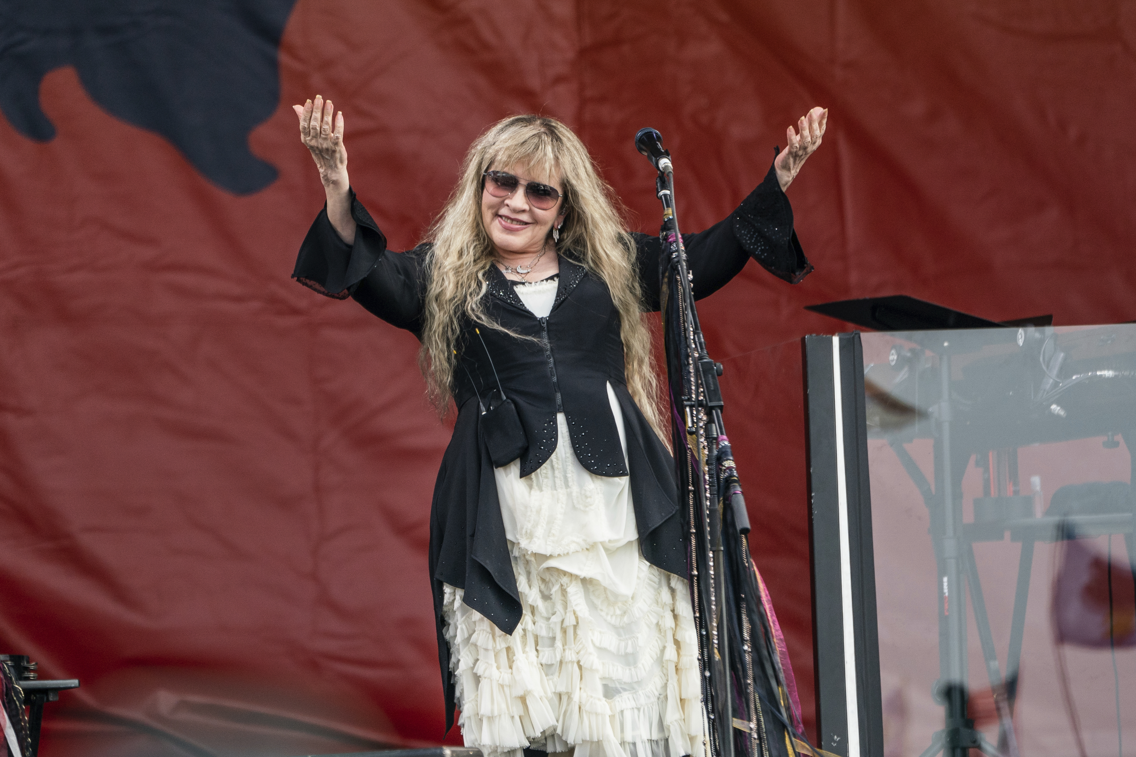 Stevie Nicks reveals 'crazy' medical emergency that forced her to postpone U.K. shows