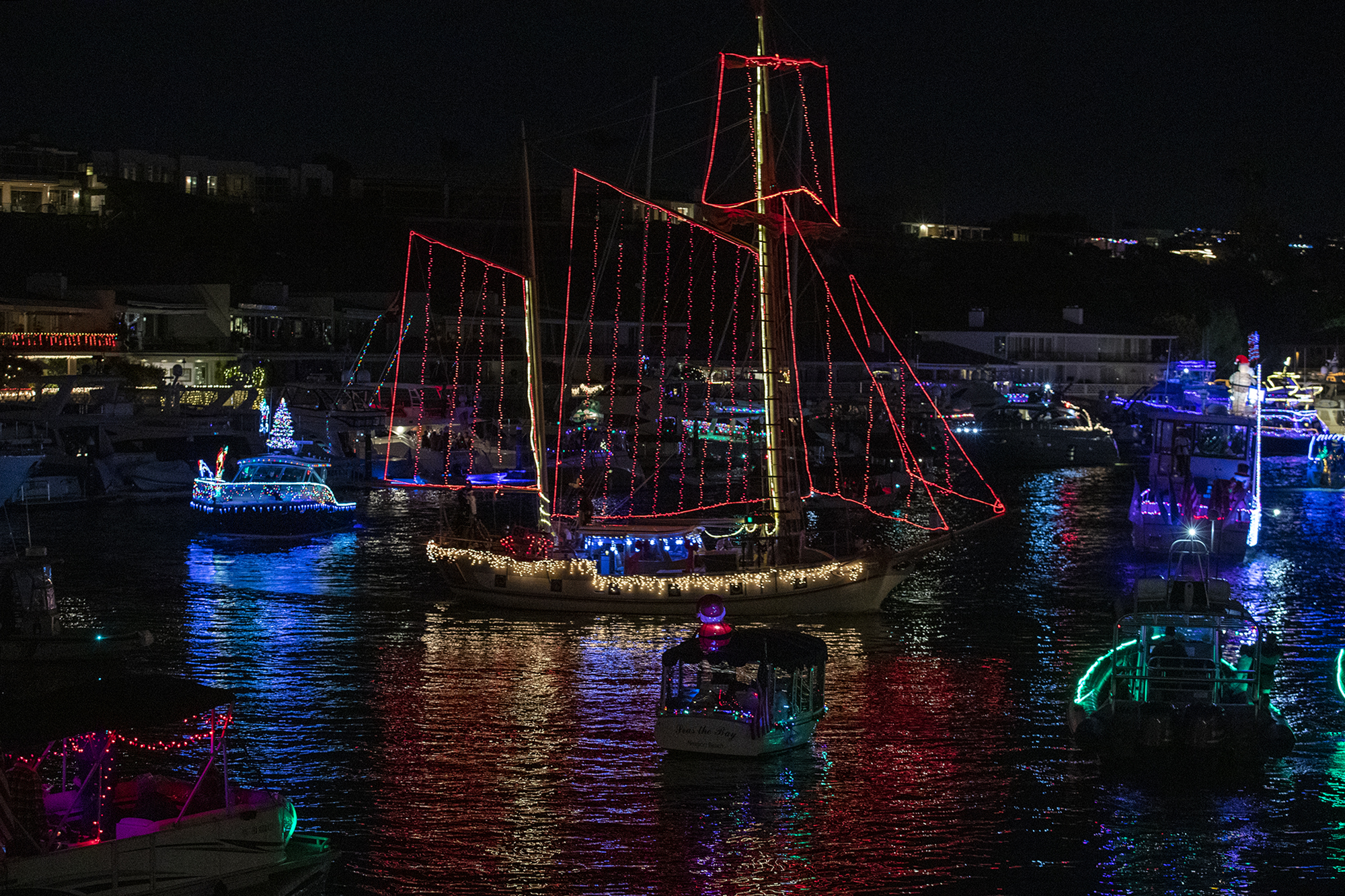 Newport Beach ushers in the holidays with the 113th Newport Christmas Boat Parade - Vimarsana News