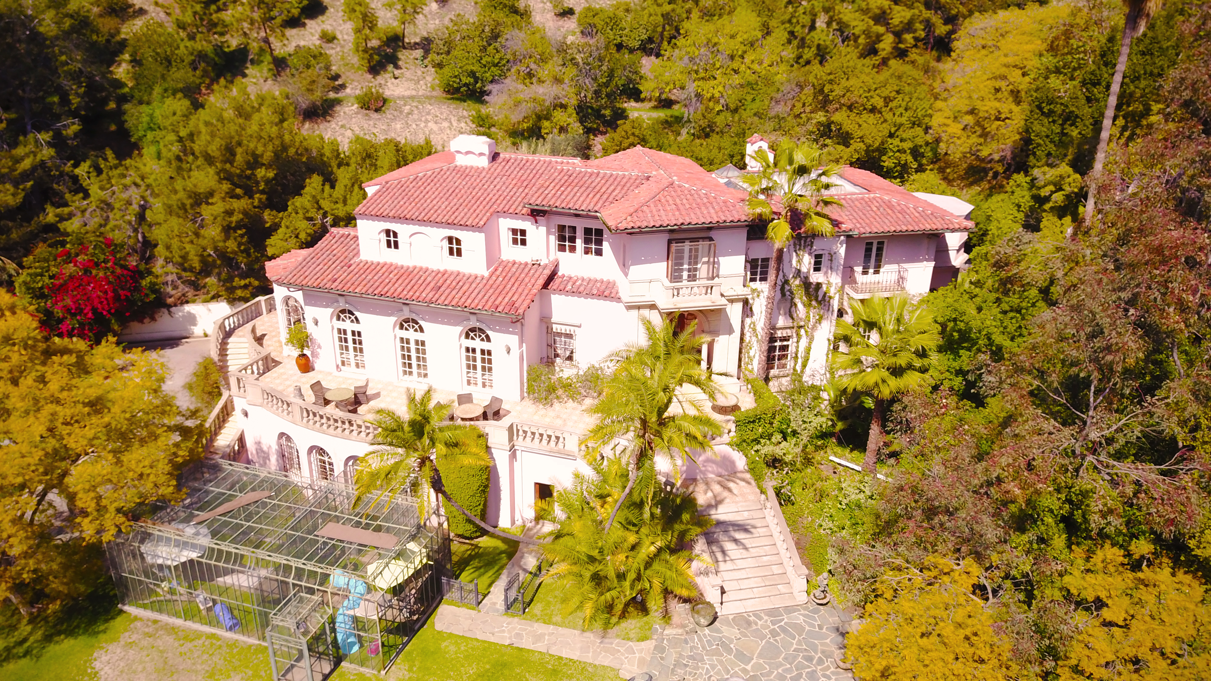 Actress Kirstie Alley sells Los Feliz villa for $7.8 million - Vimarsana News
