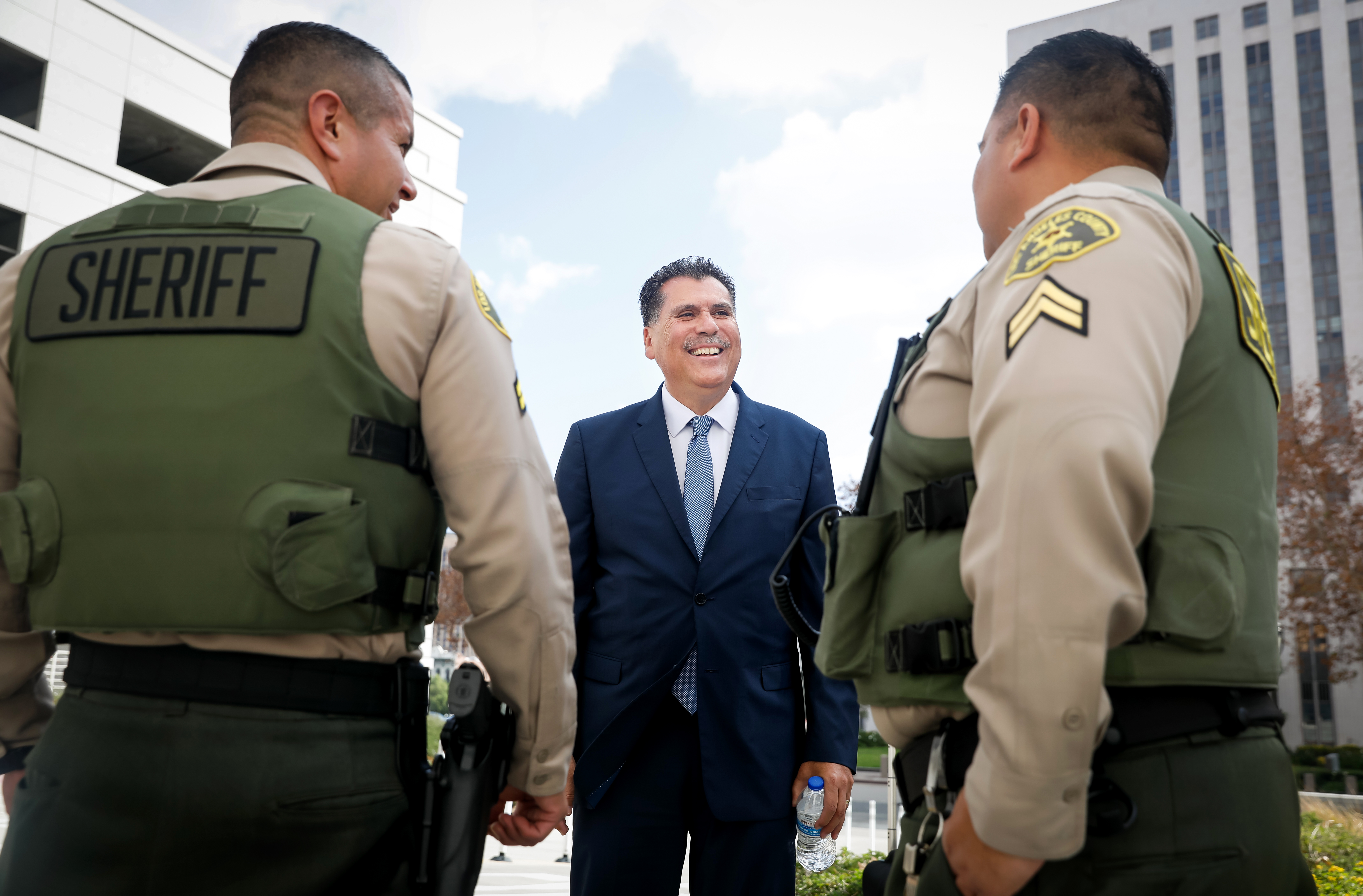 Sheriff-elect Robert Luna faces big challenges post-Villanueva - Vimarsana News