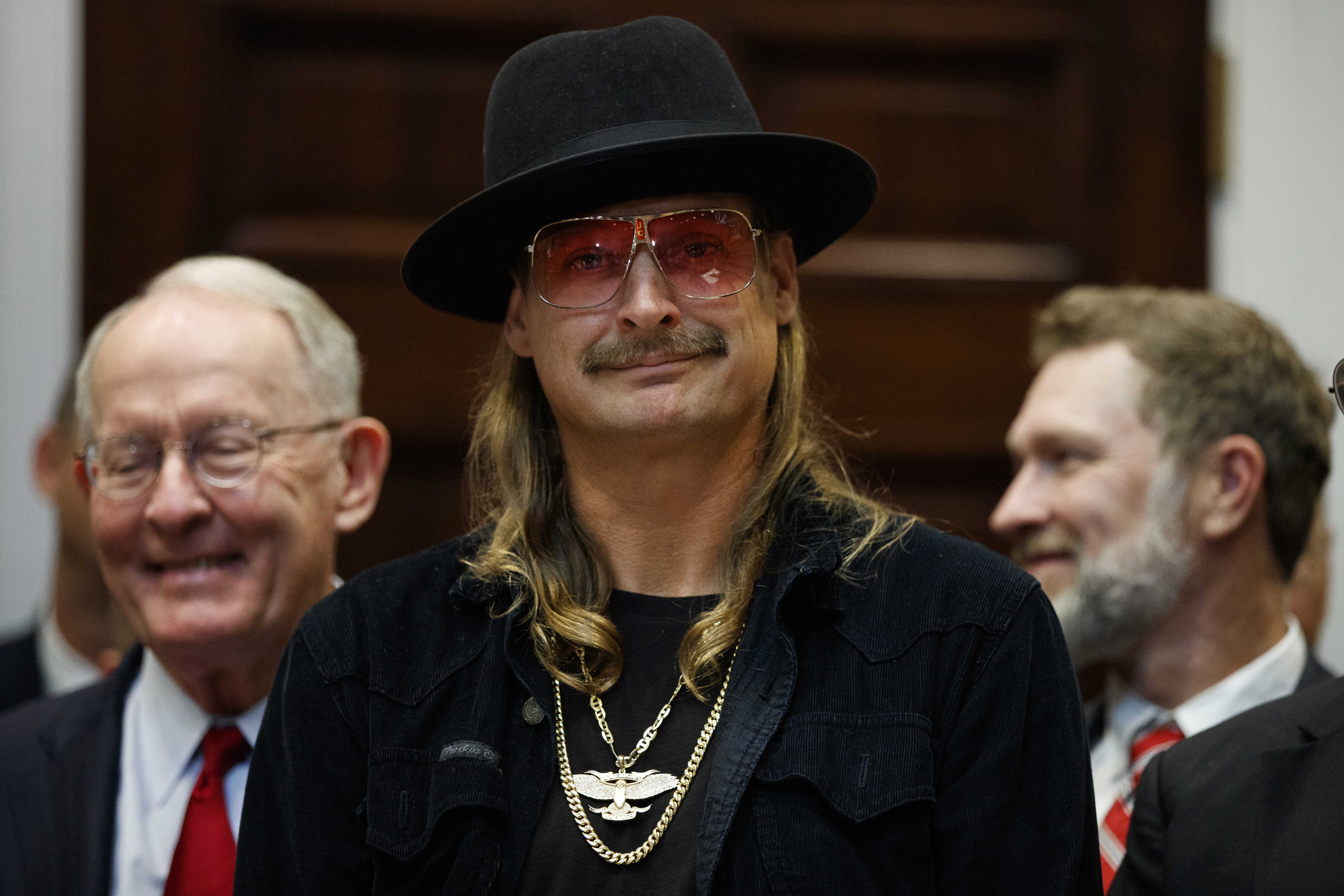 Kid Rock shoots up Bud Light cases amid anti-trans backlash - Vimarsana News