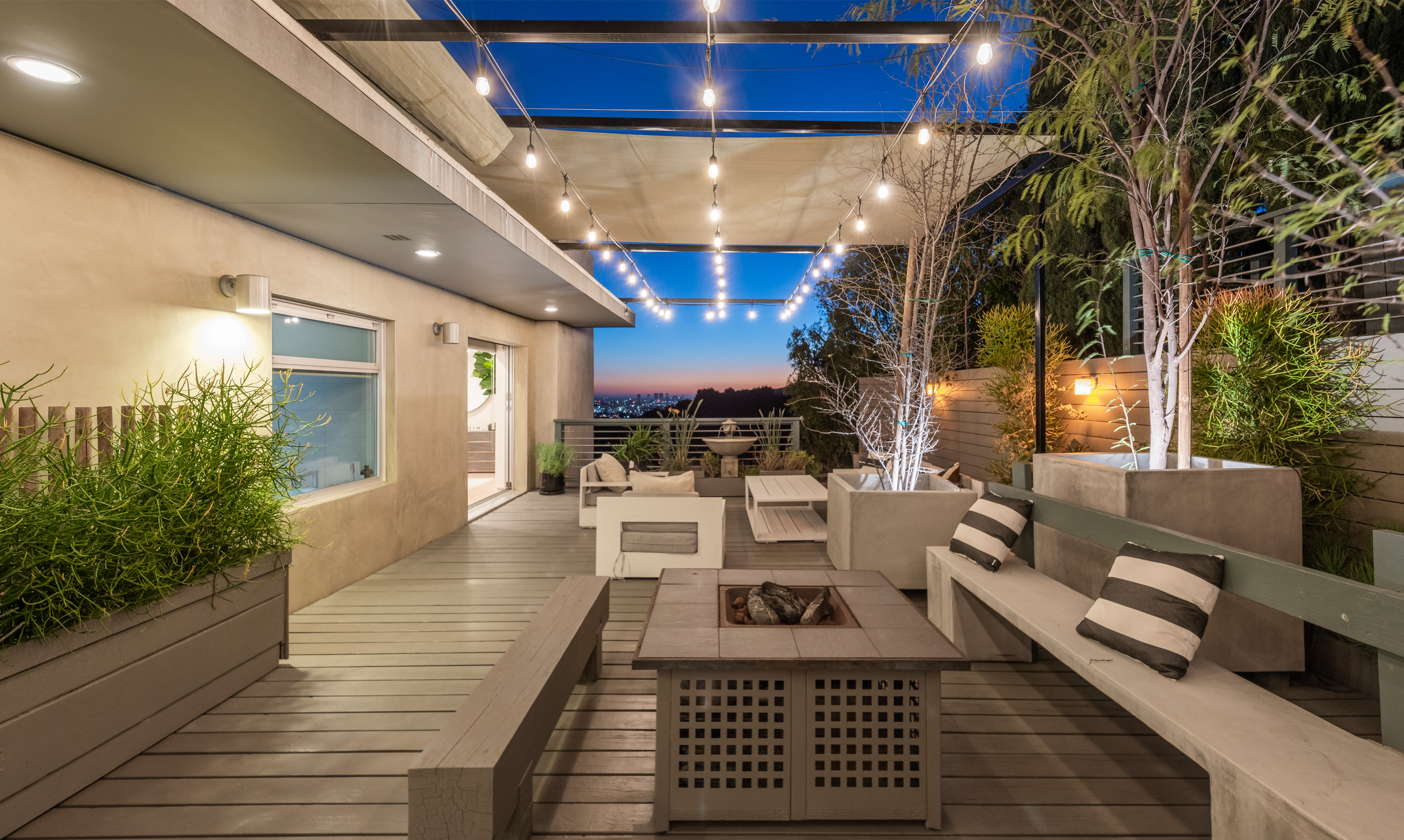 Former L.A. Mayor Antonio Villaraigosa lists Hollywood Hills perch - Vimarsana News