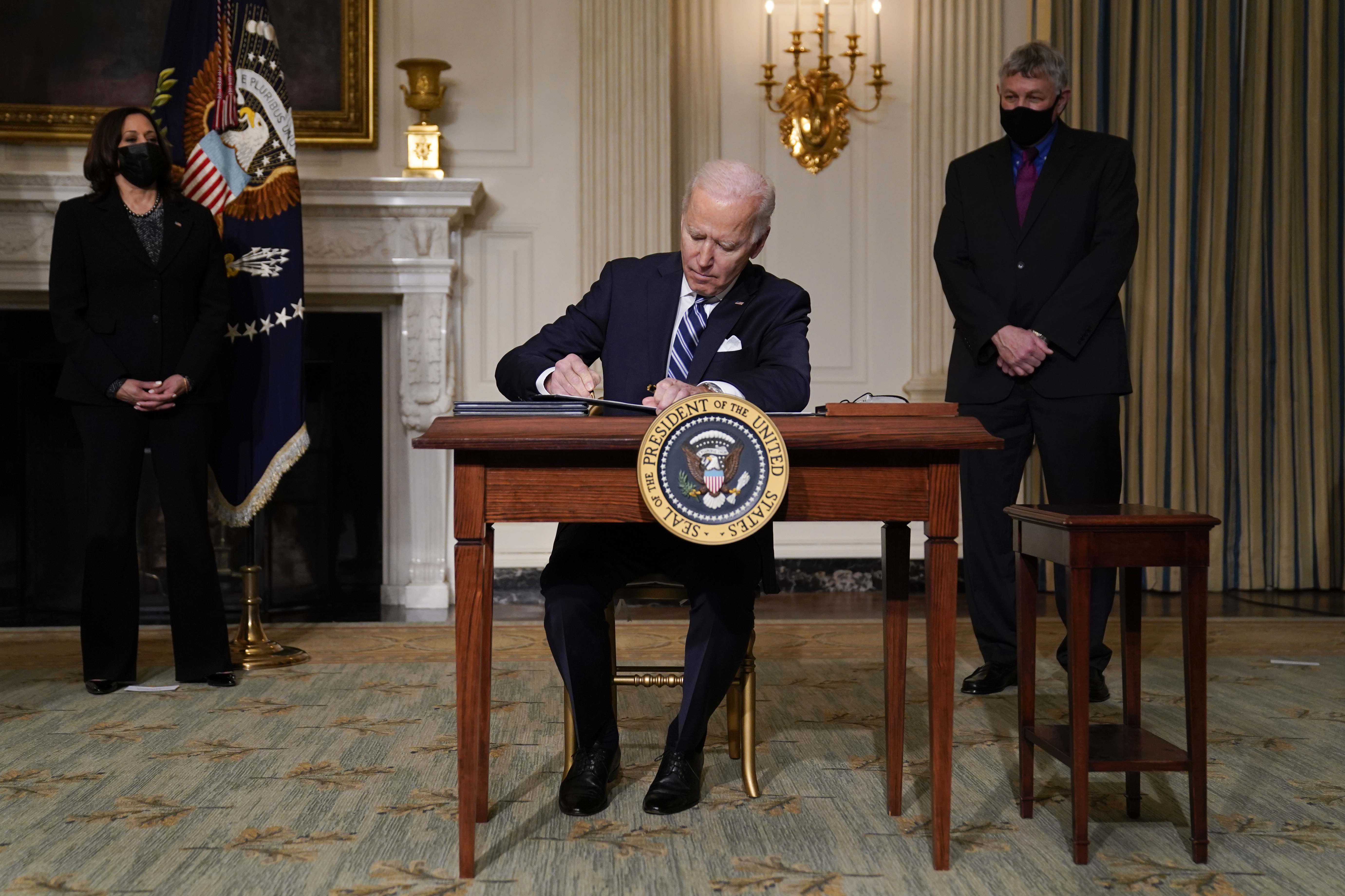 Essential Politics: Voters expect Biden to hit gridlock but differ over chance of compromise - Vimarsana News