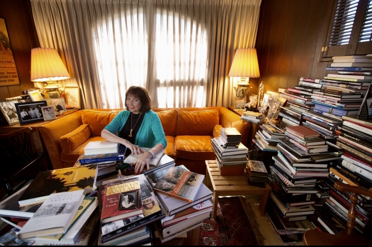 Connie Martinson, TV host who interviewed more than 2,000 authors, dies - Vimarsana News