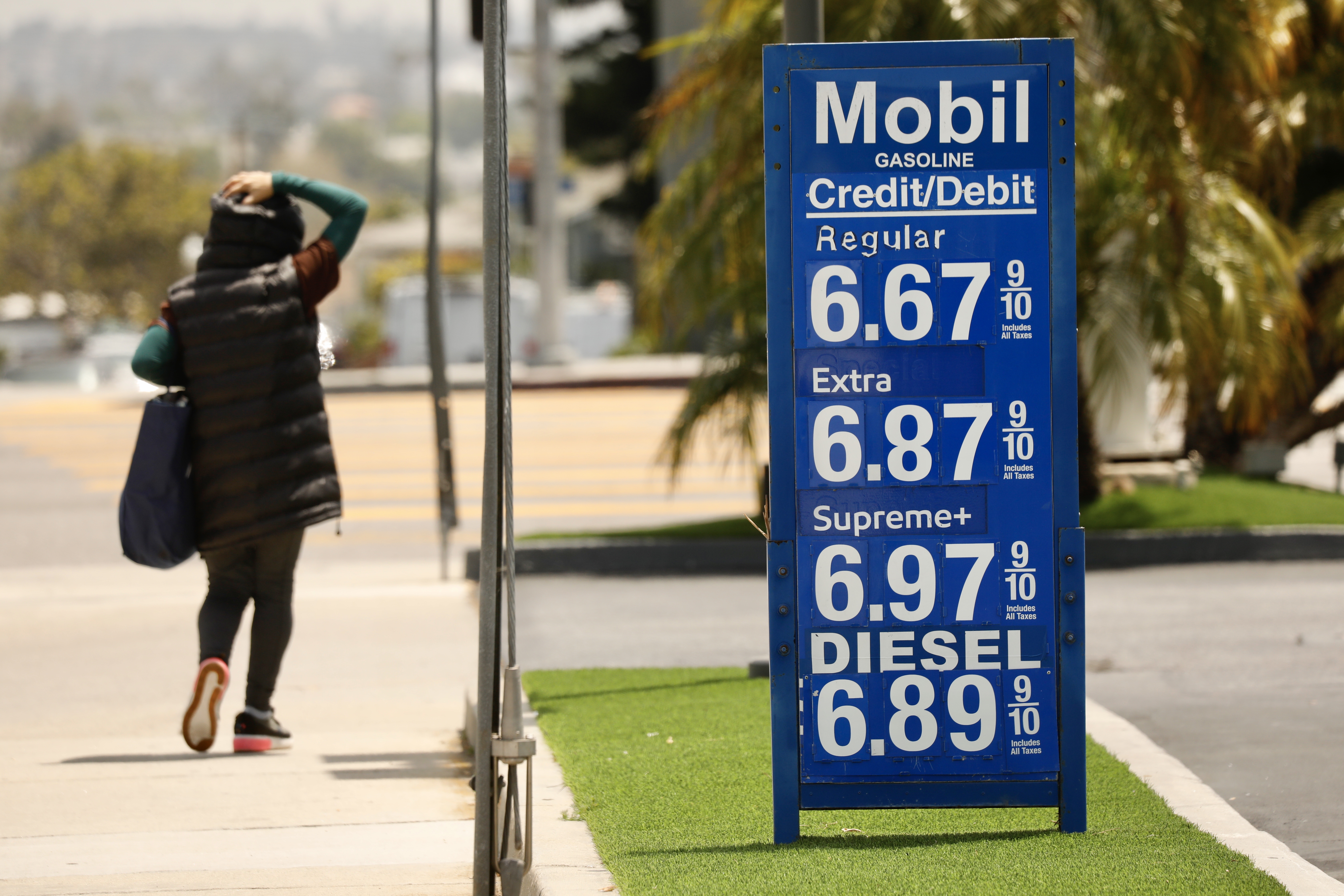 California Politics: A dose of reality in Newsom's war on Big Oil - Vimarsana News