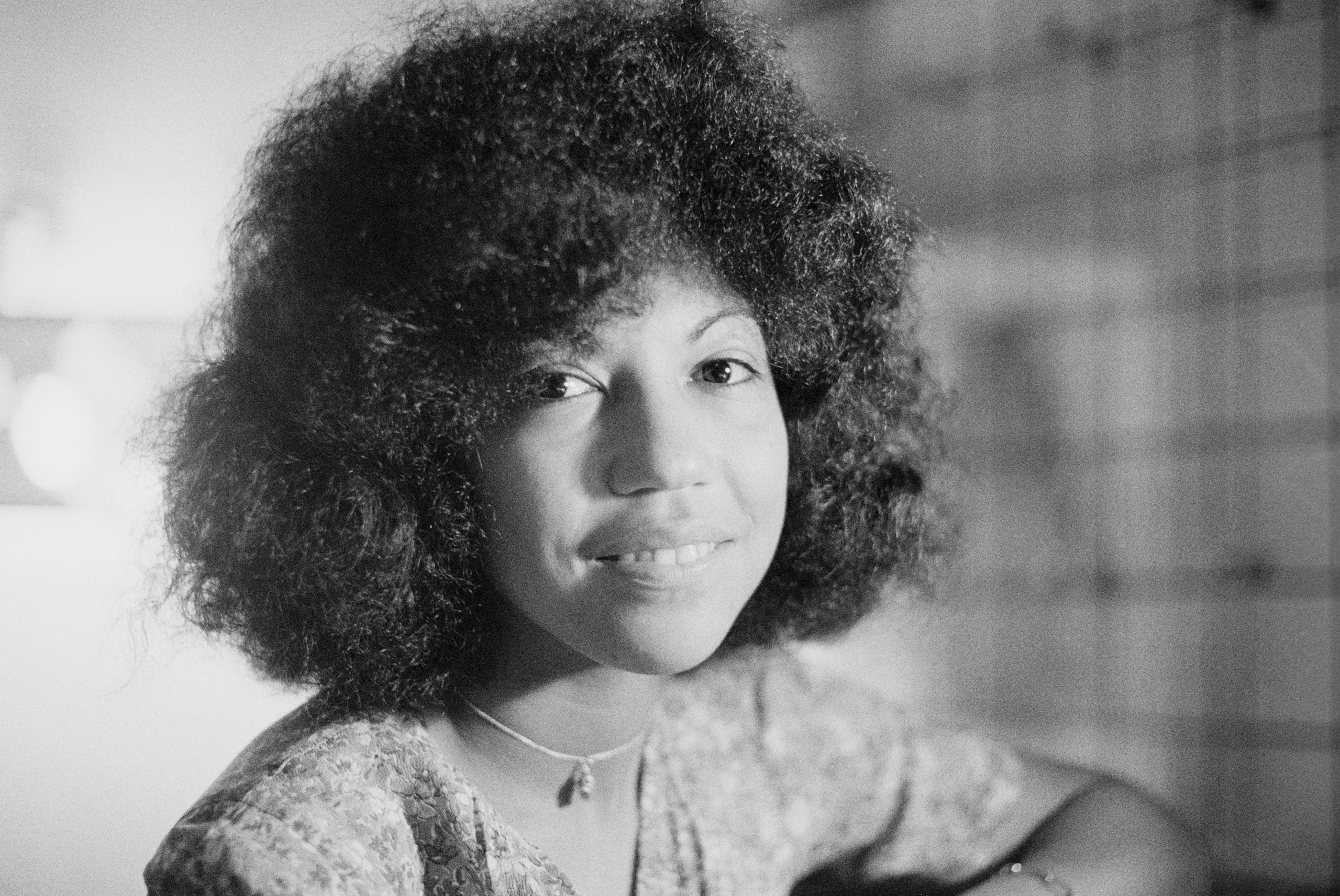 Linda Lewis death: British singer and guitarist was 72 - Vimarsana News