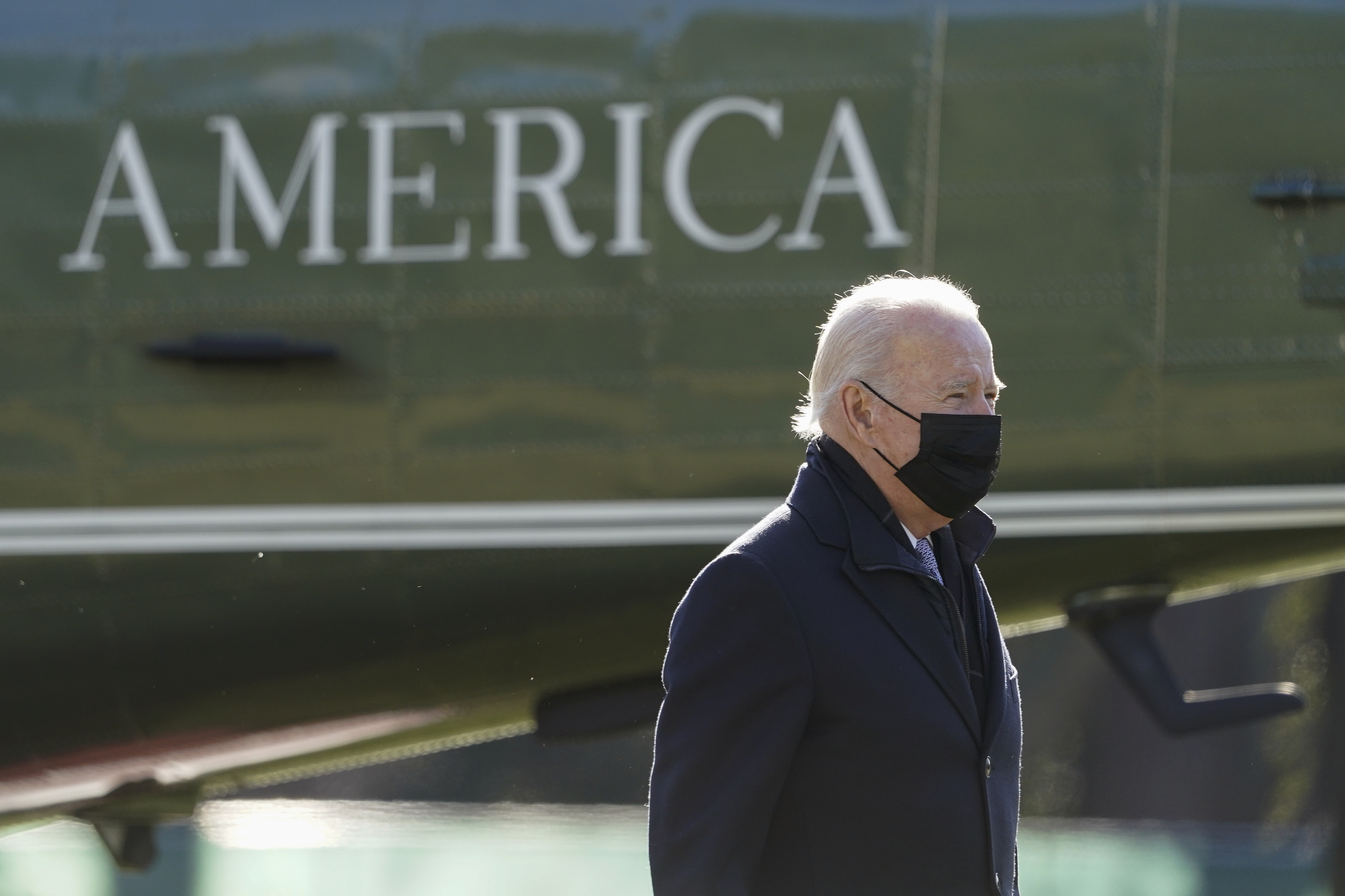 Omicron cuts through U.S. defenses despite Biden's efforts - Vimarsana News