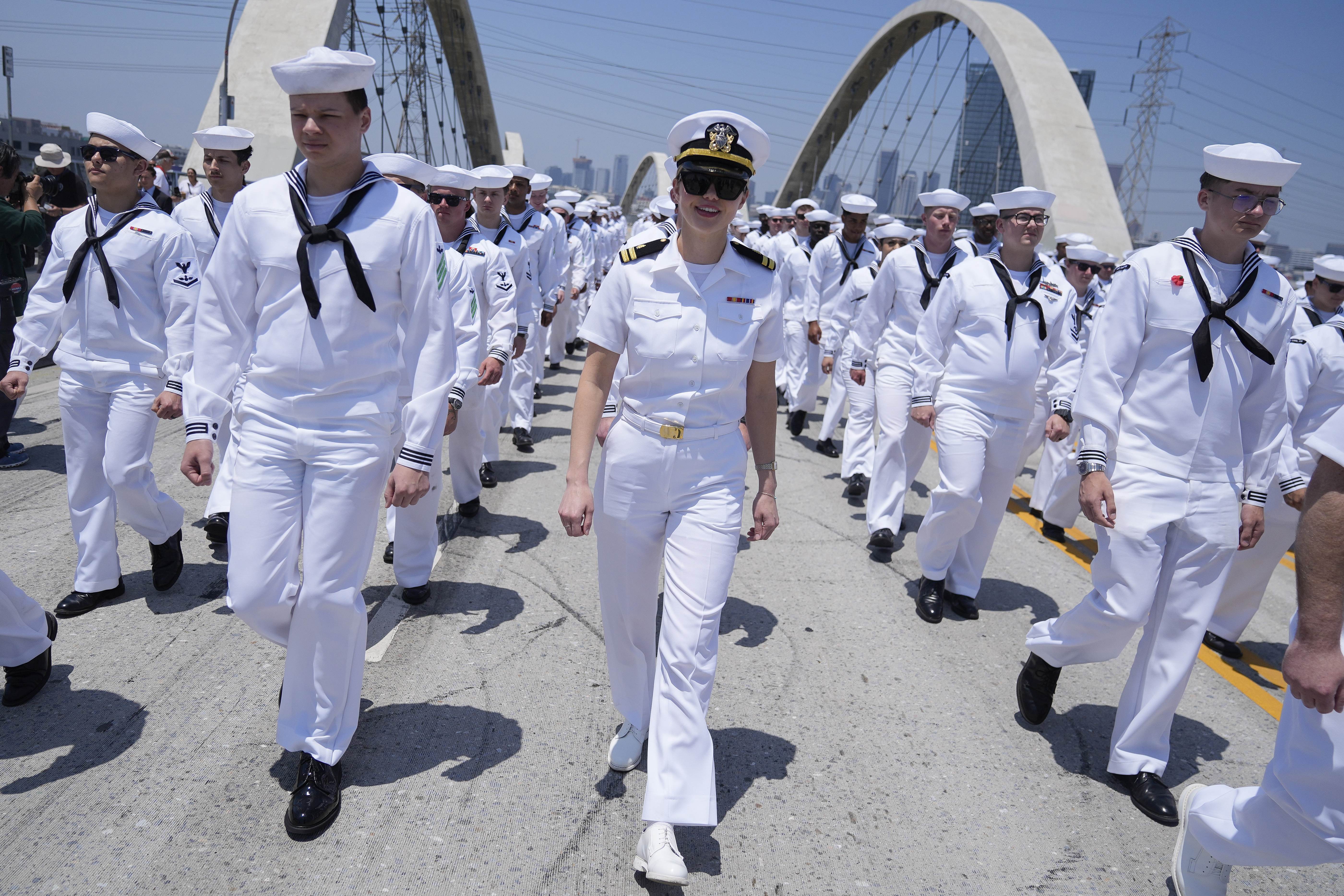 U.S. sailors take a Memorial Day turn on L.A.'s 6th Street Bridge - Vimarsana News