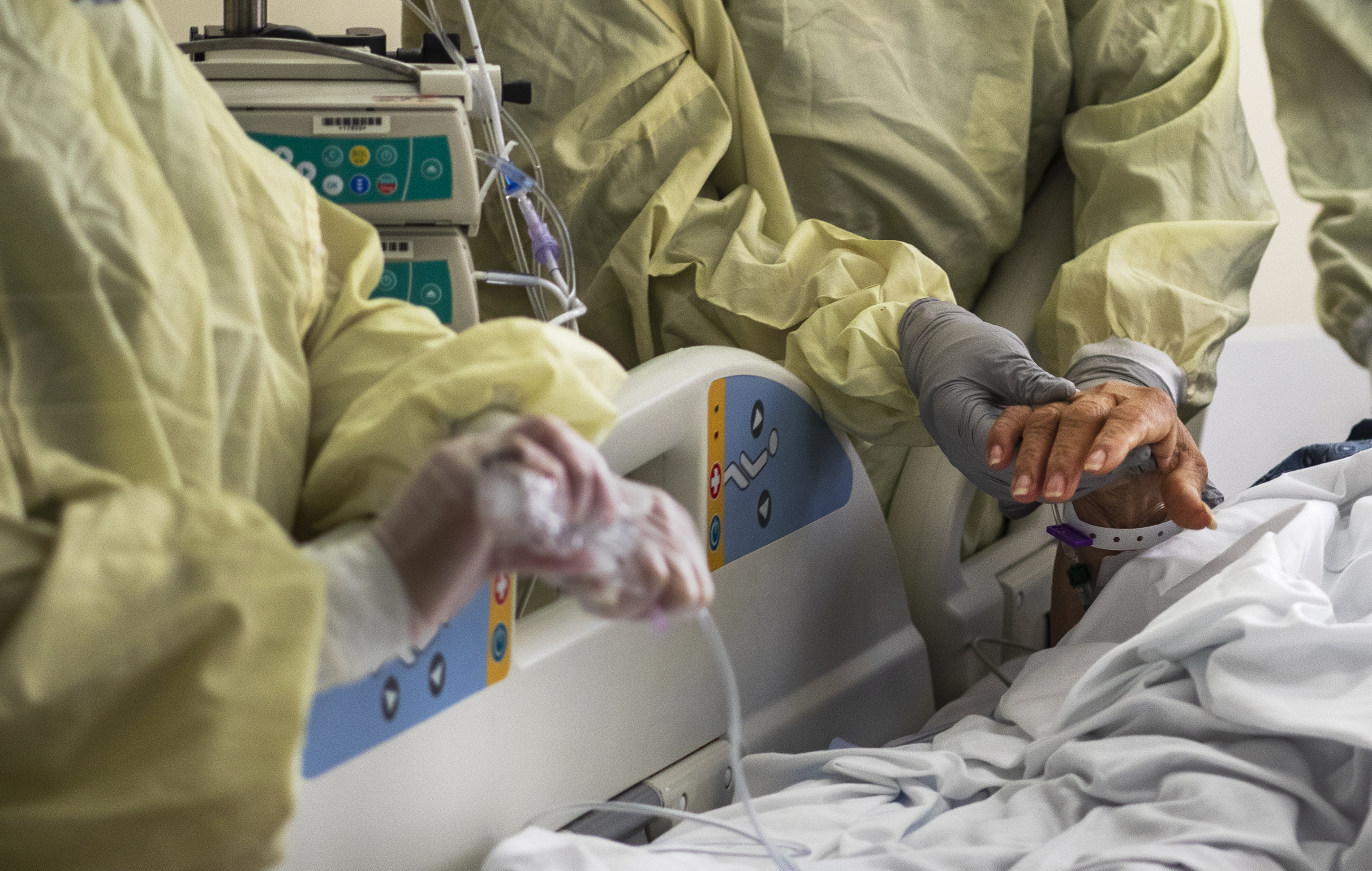 L.A. COVID-19 hospitalizations spike, bring grim projections - Vimarsana News