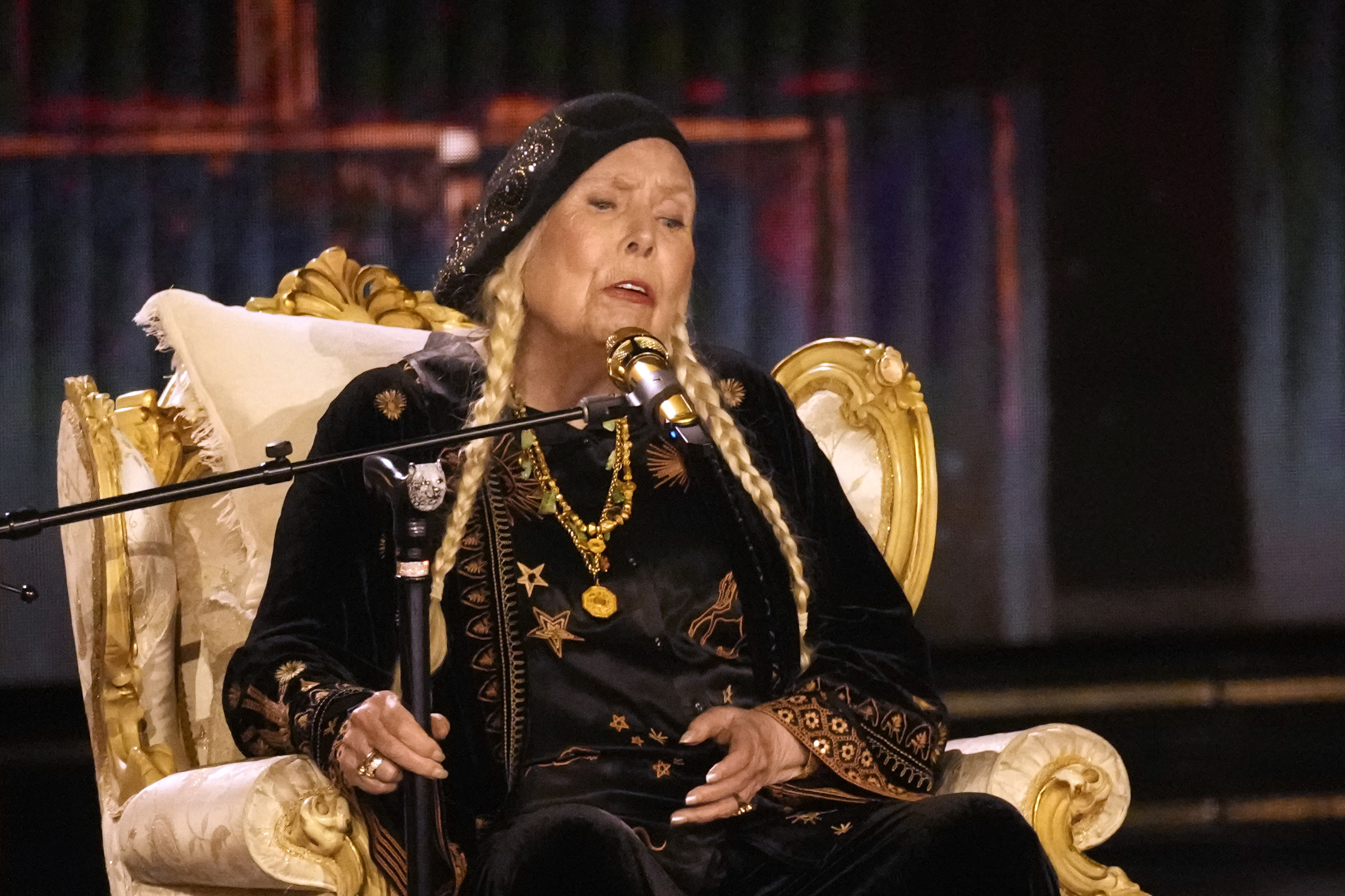 Joni Mitchell is back on Spotify after protesting Joe Rogan - Vimarsana News