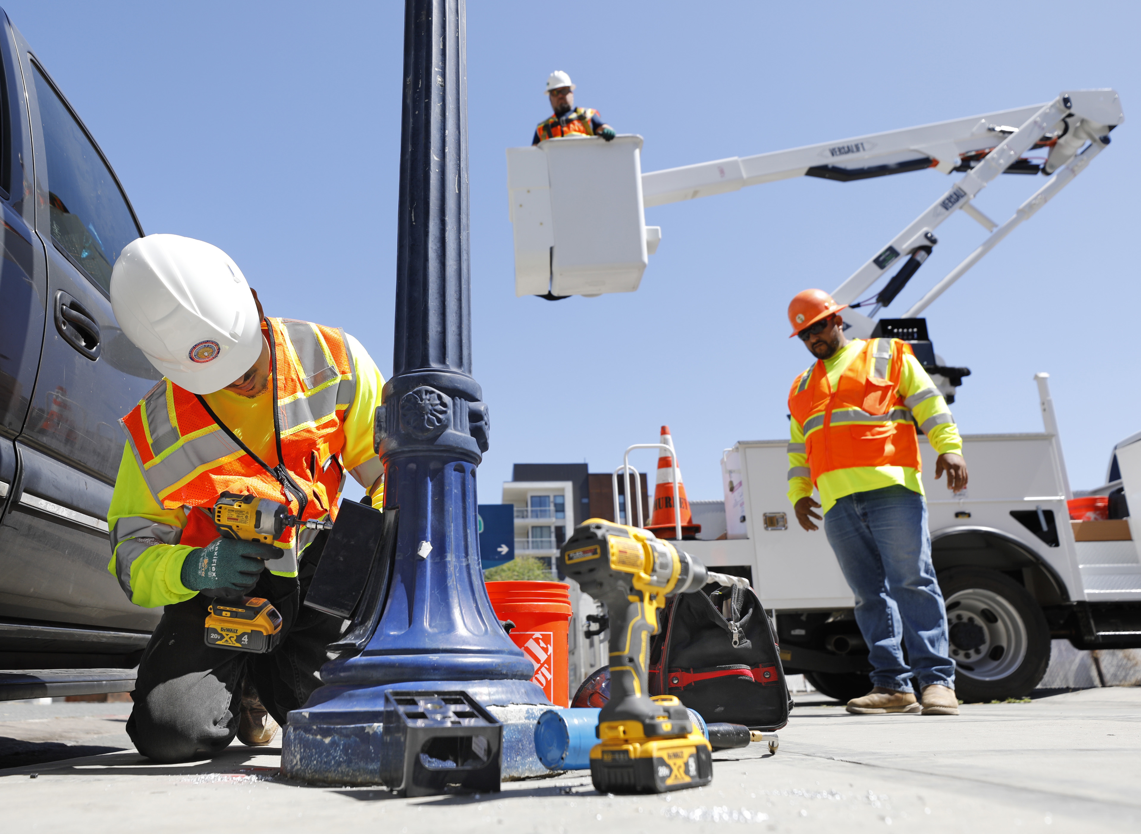 How San Diego plans to fix its 6,000 broken streetlights - The San Diego Union-Tribune - Vimarsana News