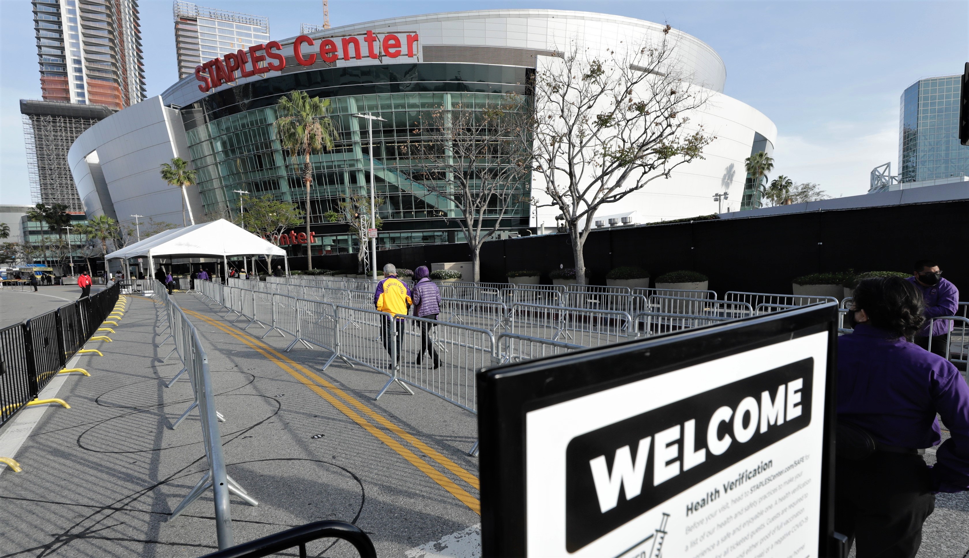 Exclusive: Lakers extend Staples Center lease for 20 years - Vimarsana News