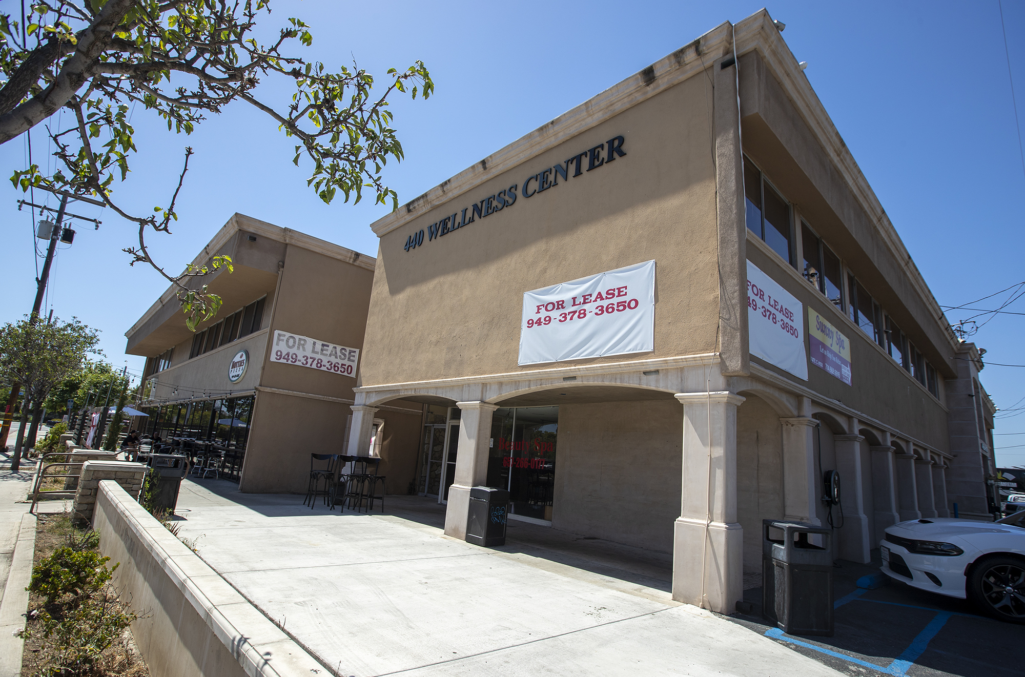 2 individuals found dead at Costa Mesa massage parlor, in a strip mall with a rocky past - Vimarsana News