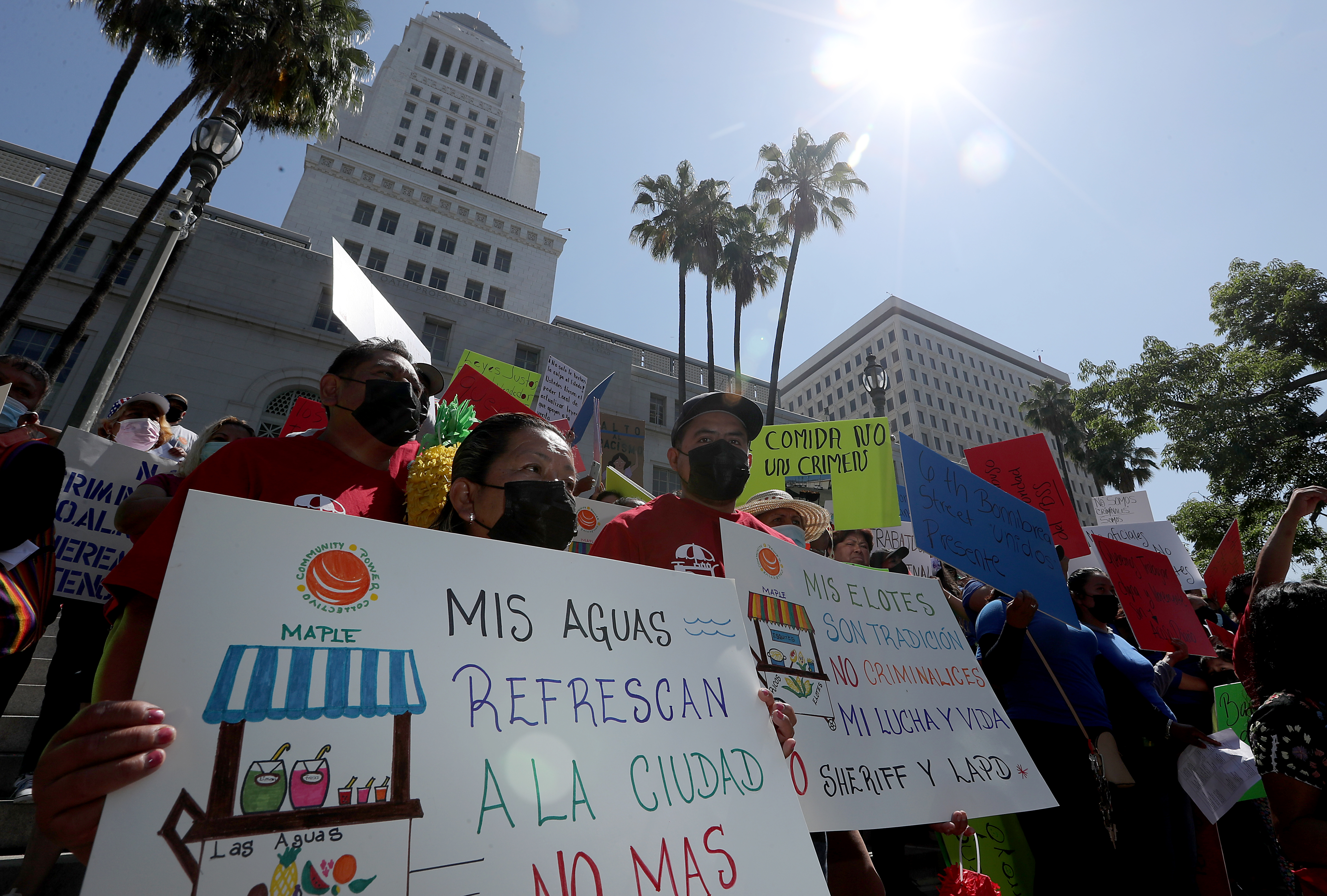L.A. sidewalk vendors have trouble legalizing their carts - Vimarsana News