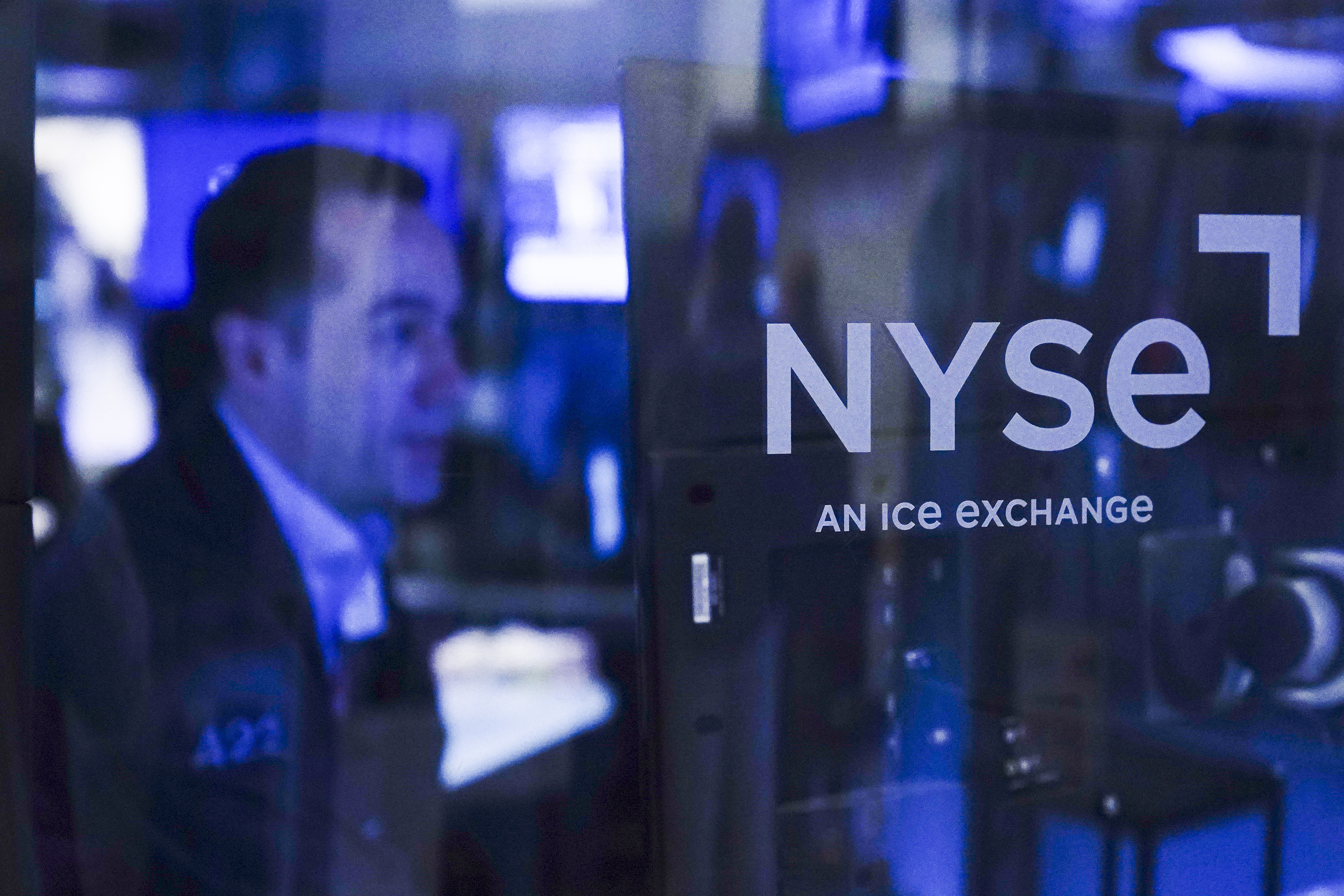 Wall Street's rough week heads for quiet end - Los Angeles Times - Vimarsana News