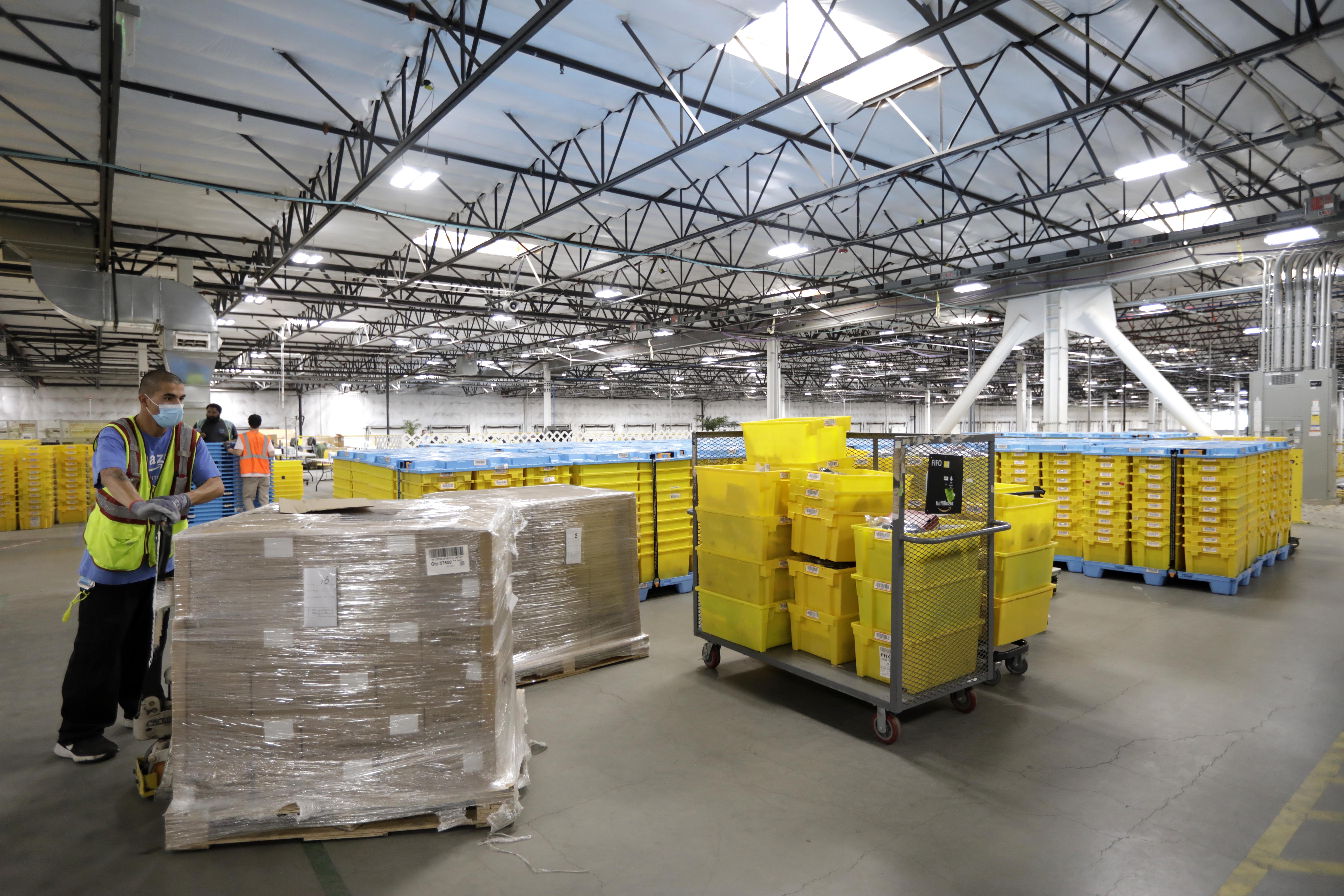 Amazon packages pile up as AWS outage spawns delivery havoc - Vimarsana News