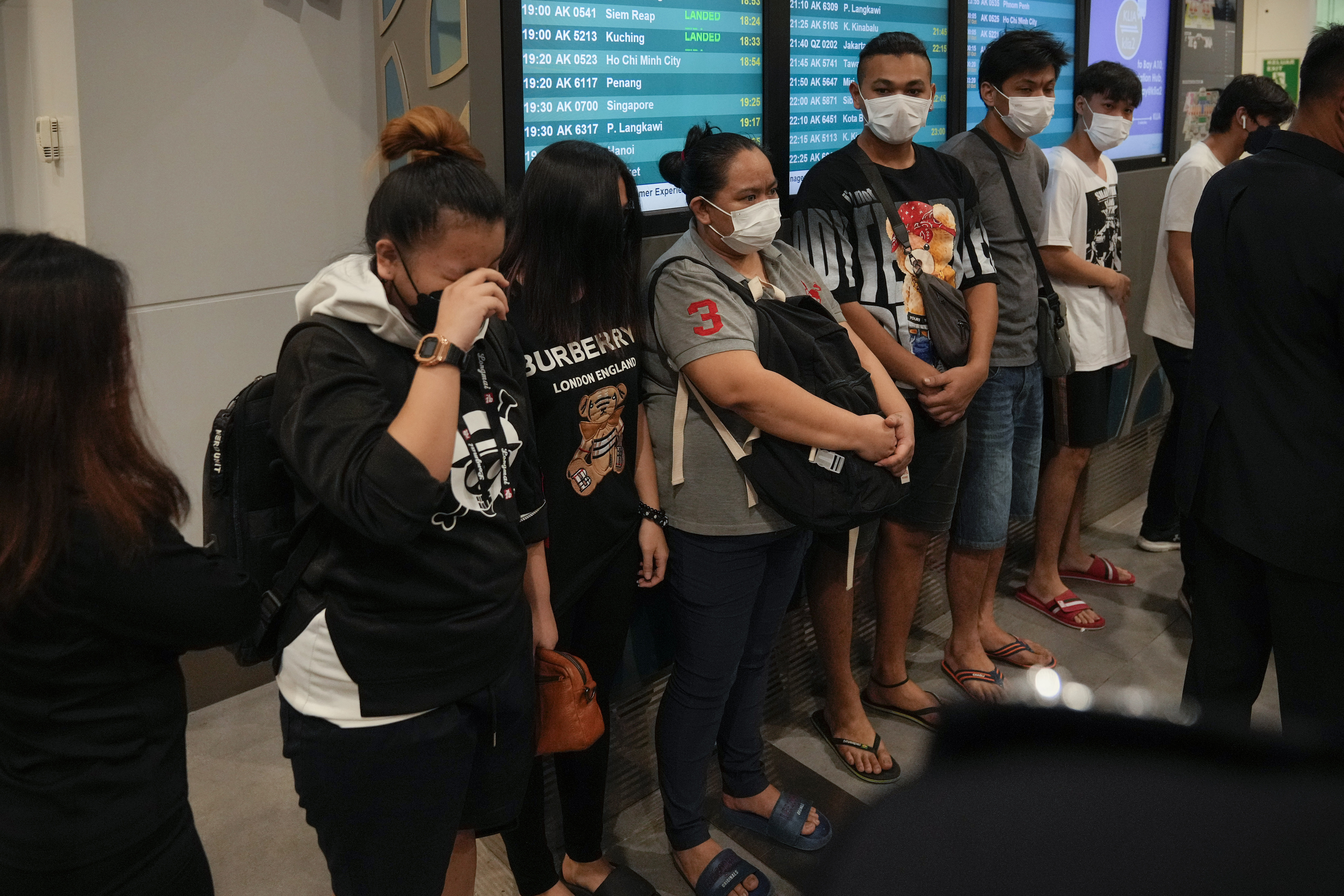 'I was a slave': Up to 100,000 held captive by Chinese cybercriminals in Cambodia - Vimarsana News