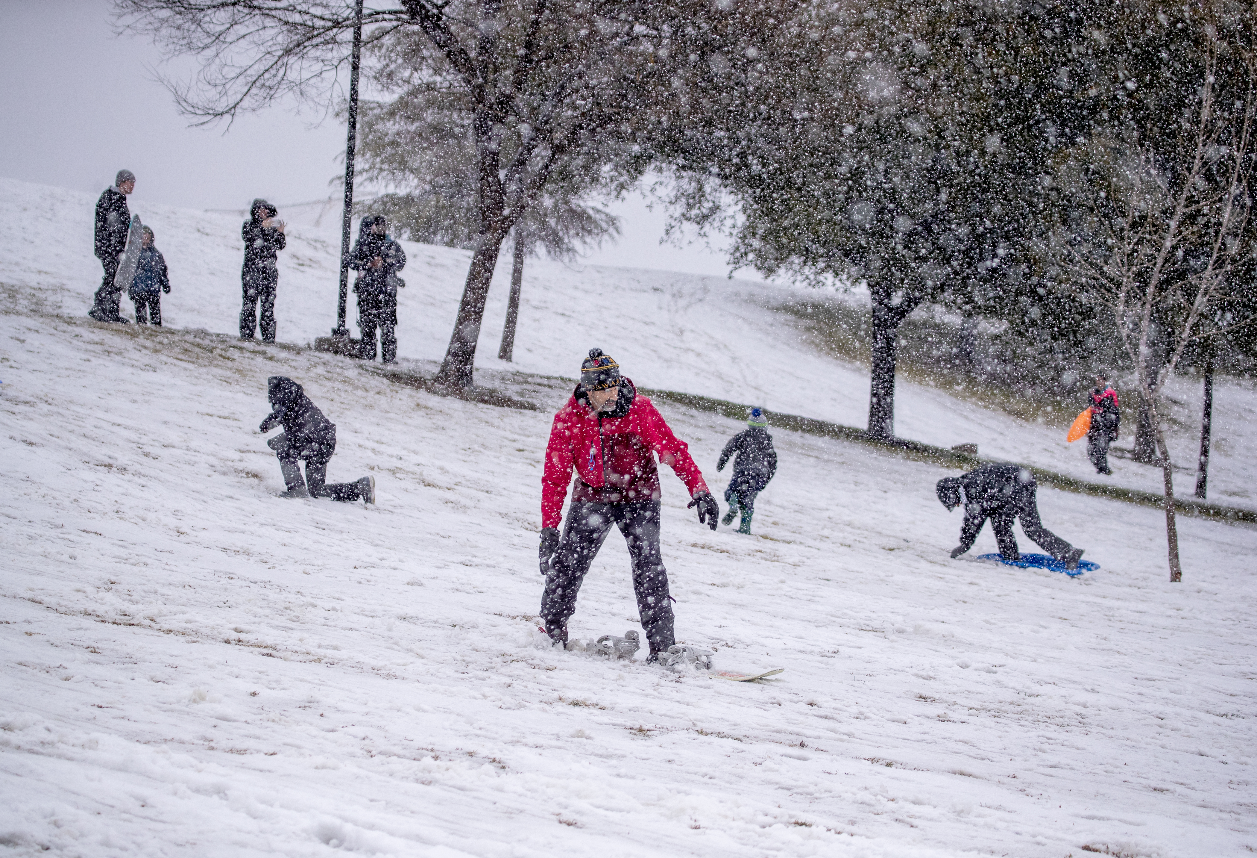 Heavy snow closes freeways in Southern California - Vimarsana News