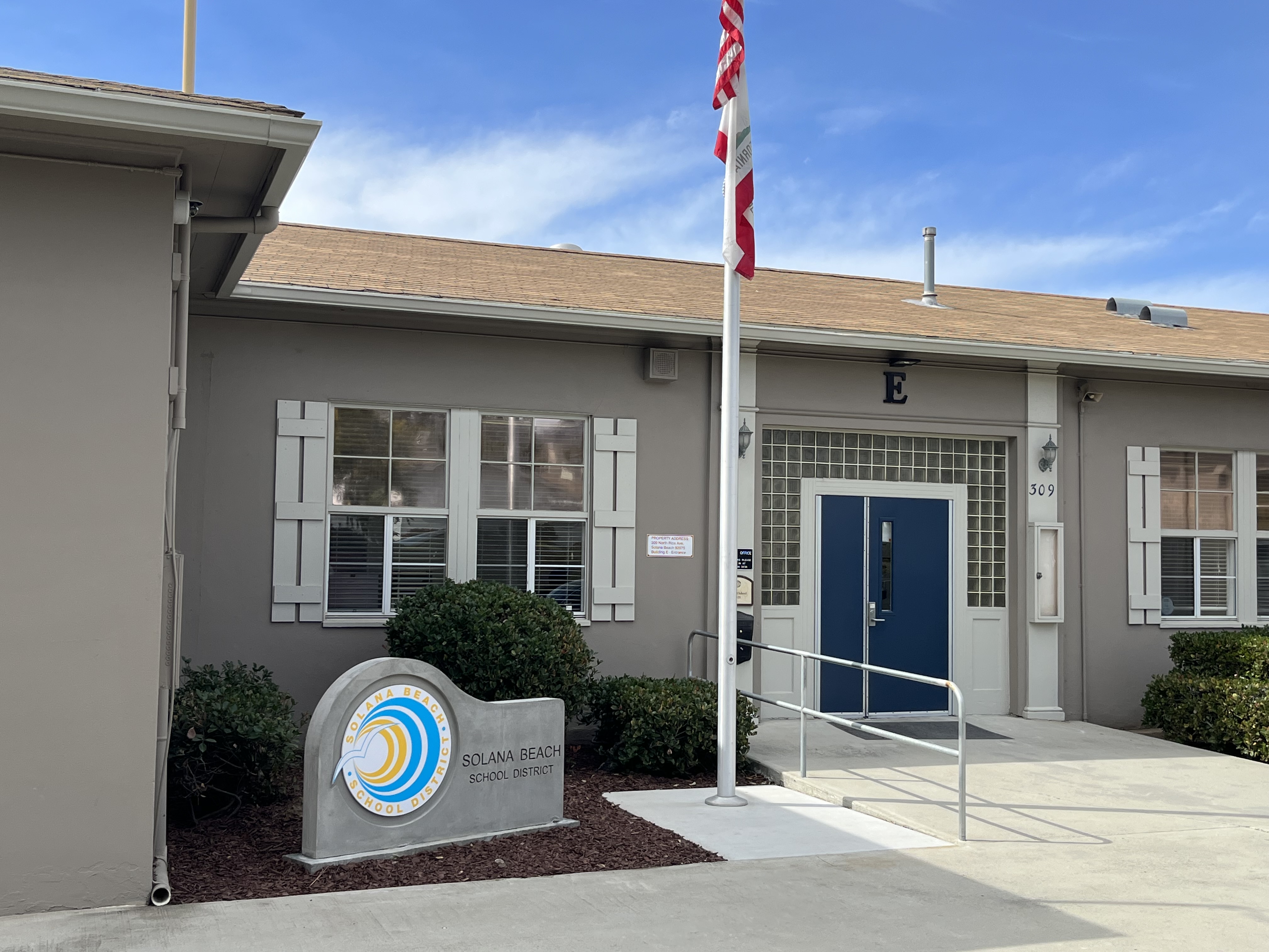 Solana Beach School District classified staff receives salary increase - Vimarsana News