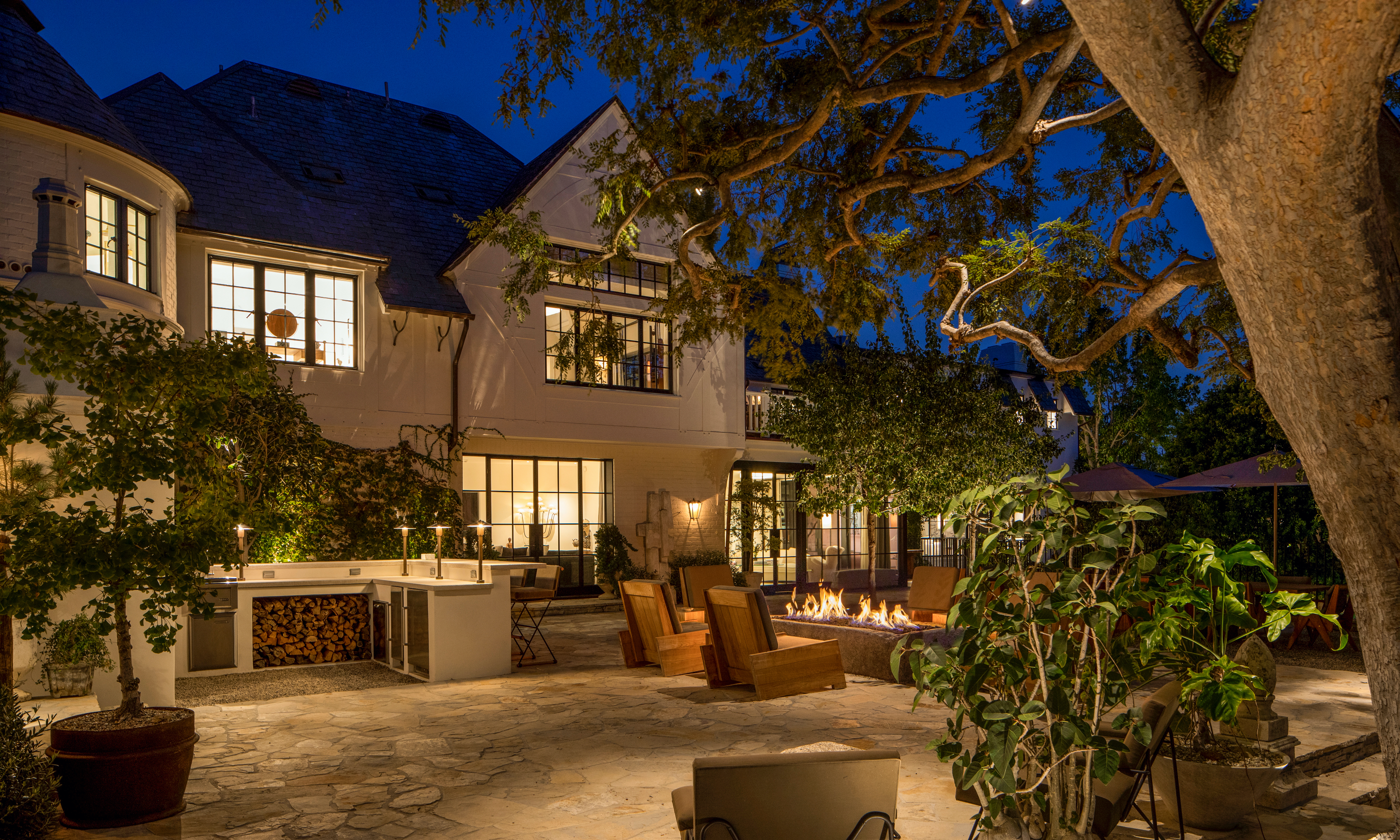 Ellen DeGeneres eyes $53.5 million for mansion she bought from Adam Levine - Vimarsana News
