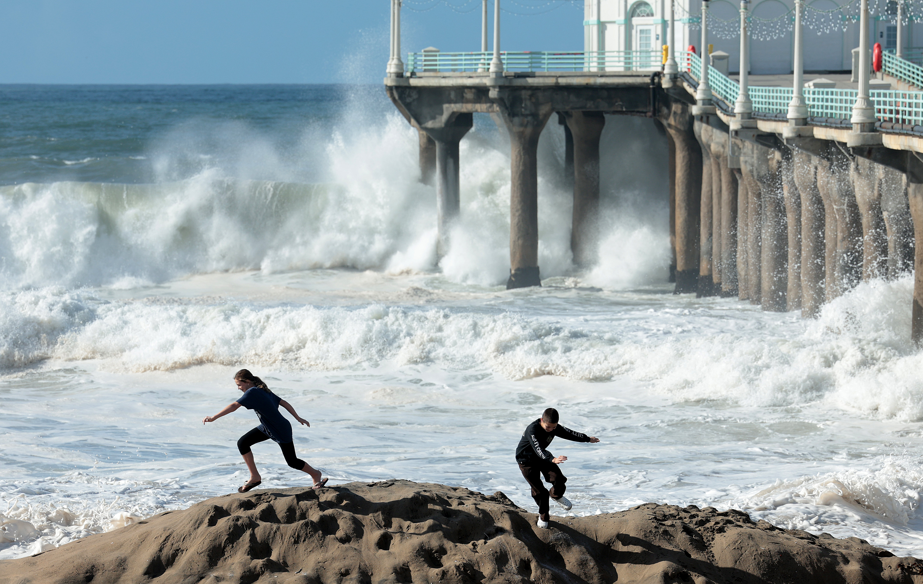 Rain, snow and possibly another round of big waves headed for Southern California this week - Vimarsana News