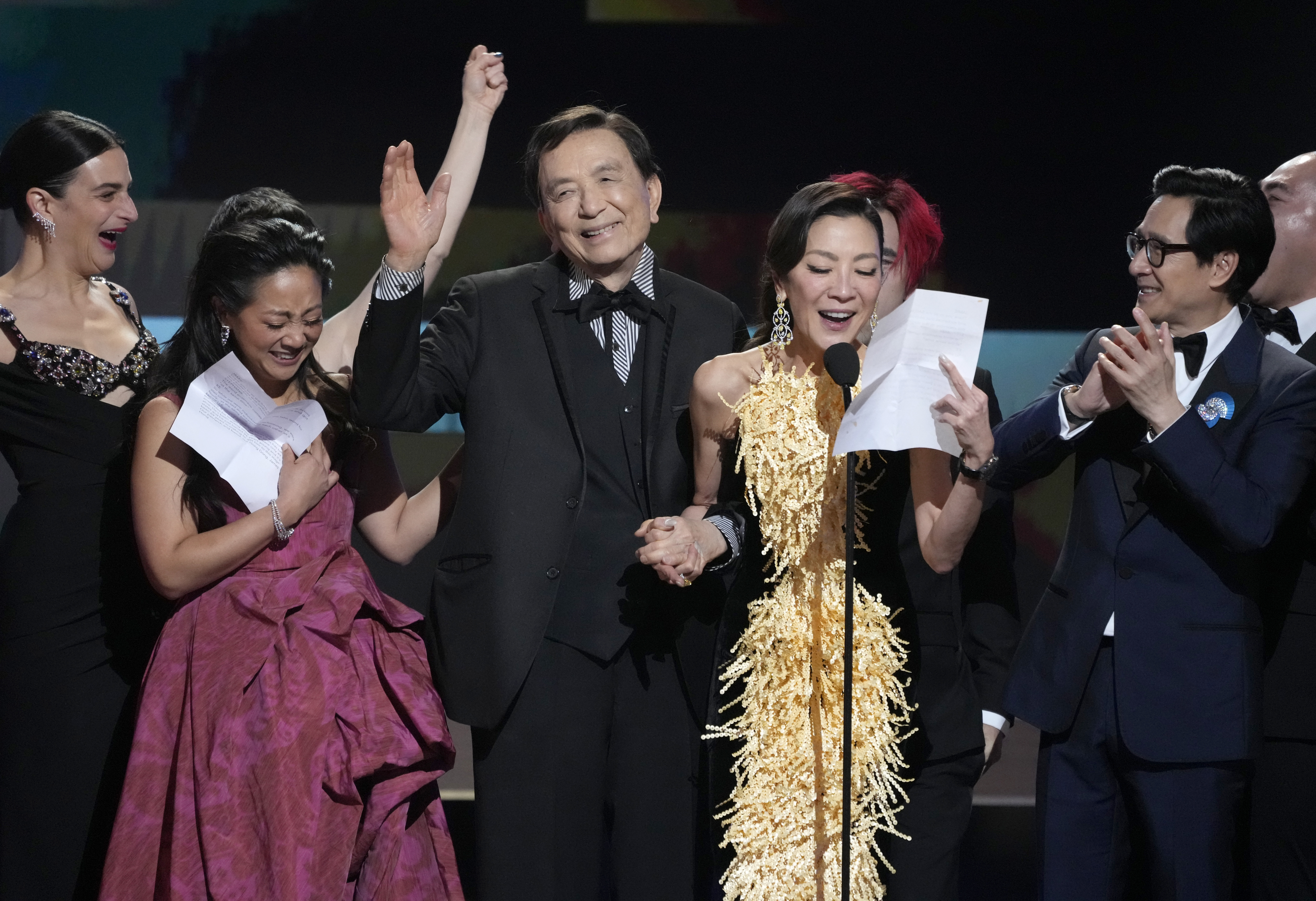 everything-everywhere-all-at-once-mark-wahlberg-sag-awards - Vimarsana News