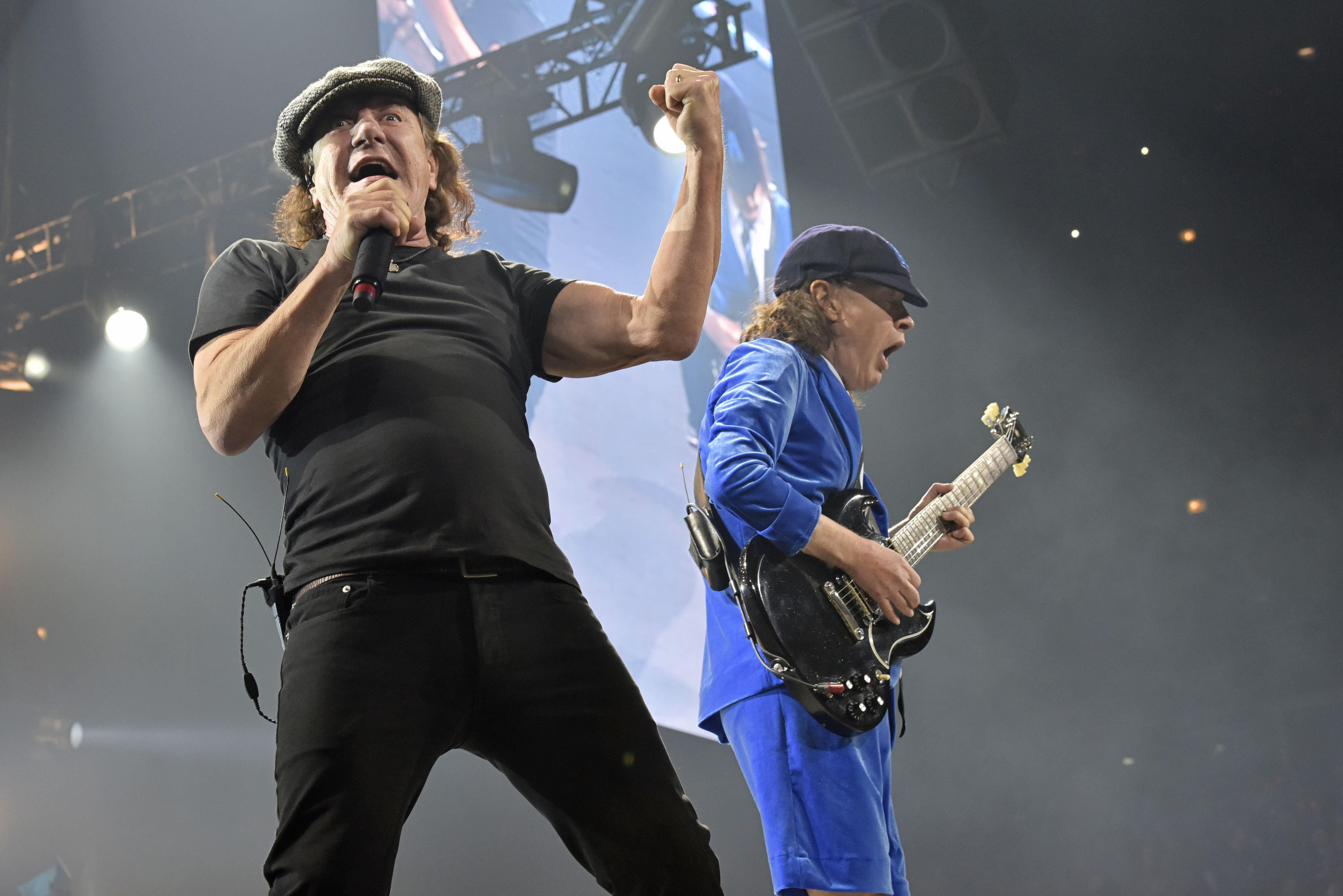 AC/DC's Brian Johnson shares emotional punch of hearing loss - Vimarsana News