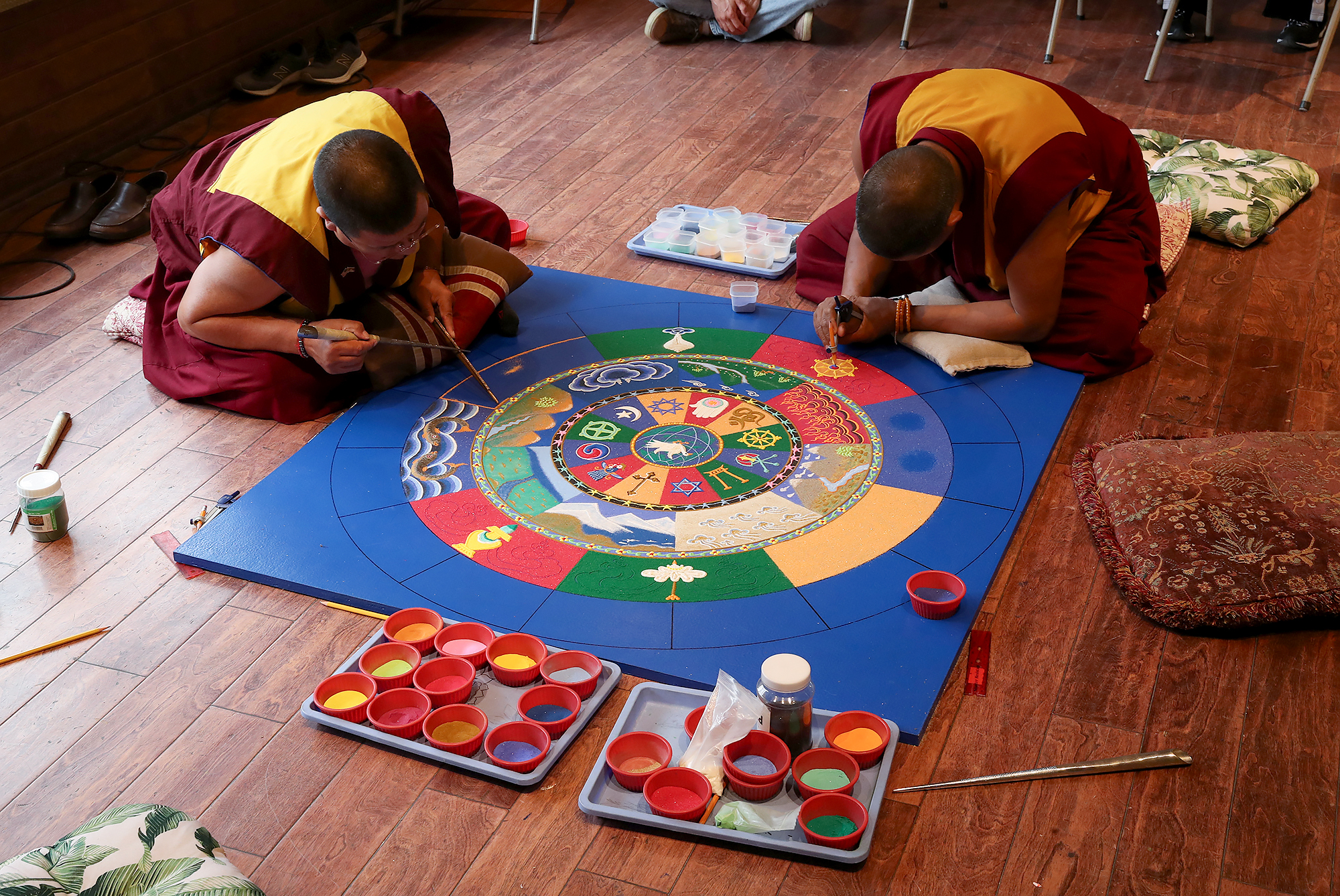 Laguna Beach community embraces return of Drepung Gomang monks - Vimarsana News