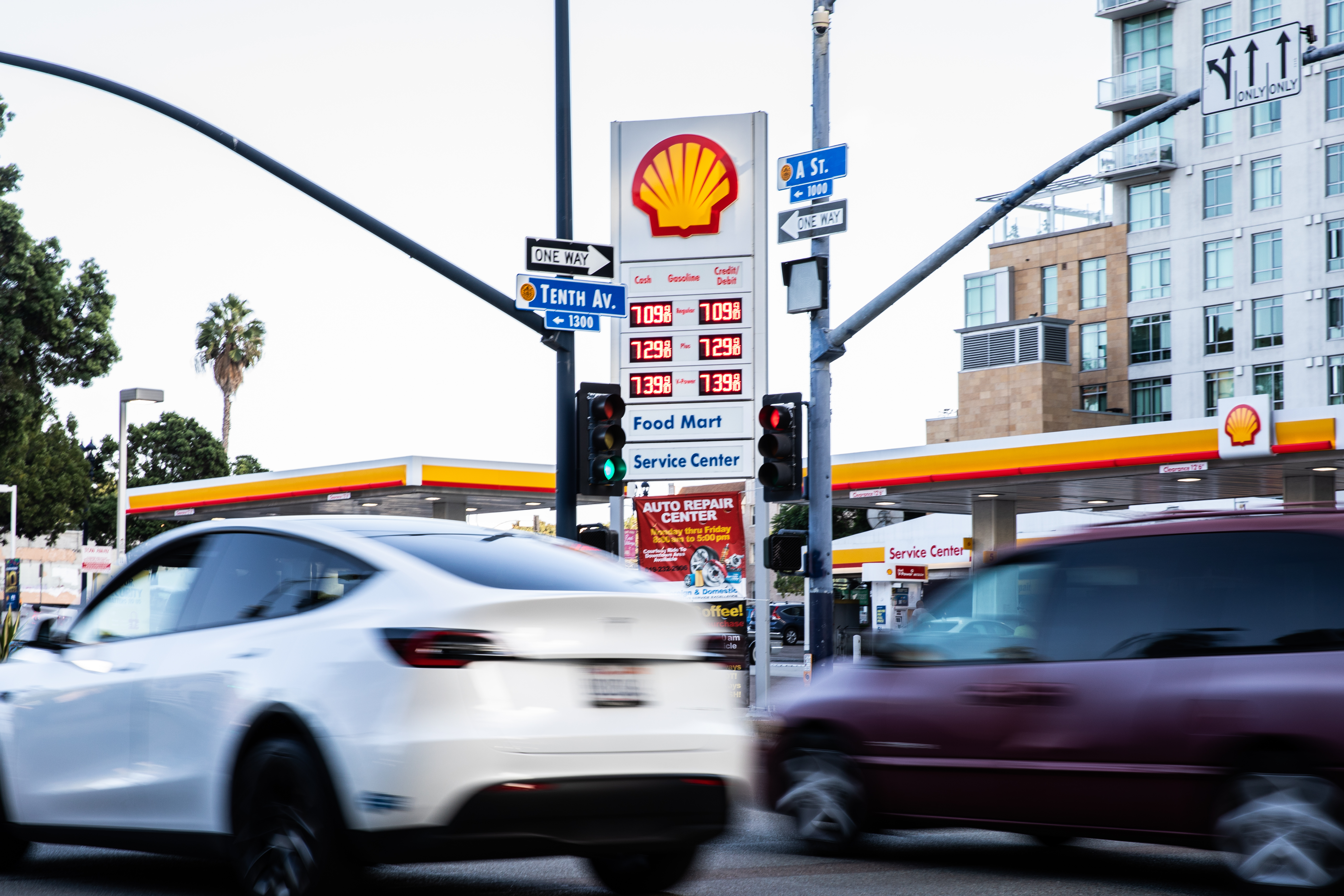 San Diego gas prices drop slightly as Newsom calls for special session to tax oil companies - Vimarsana News