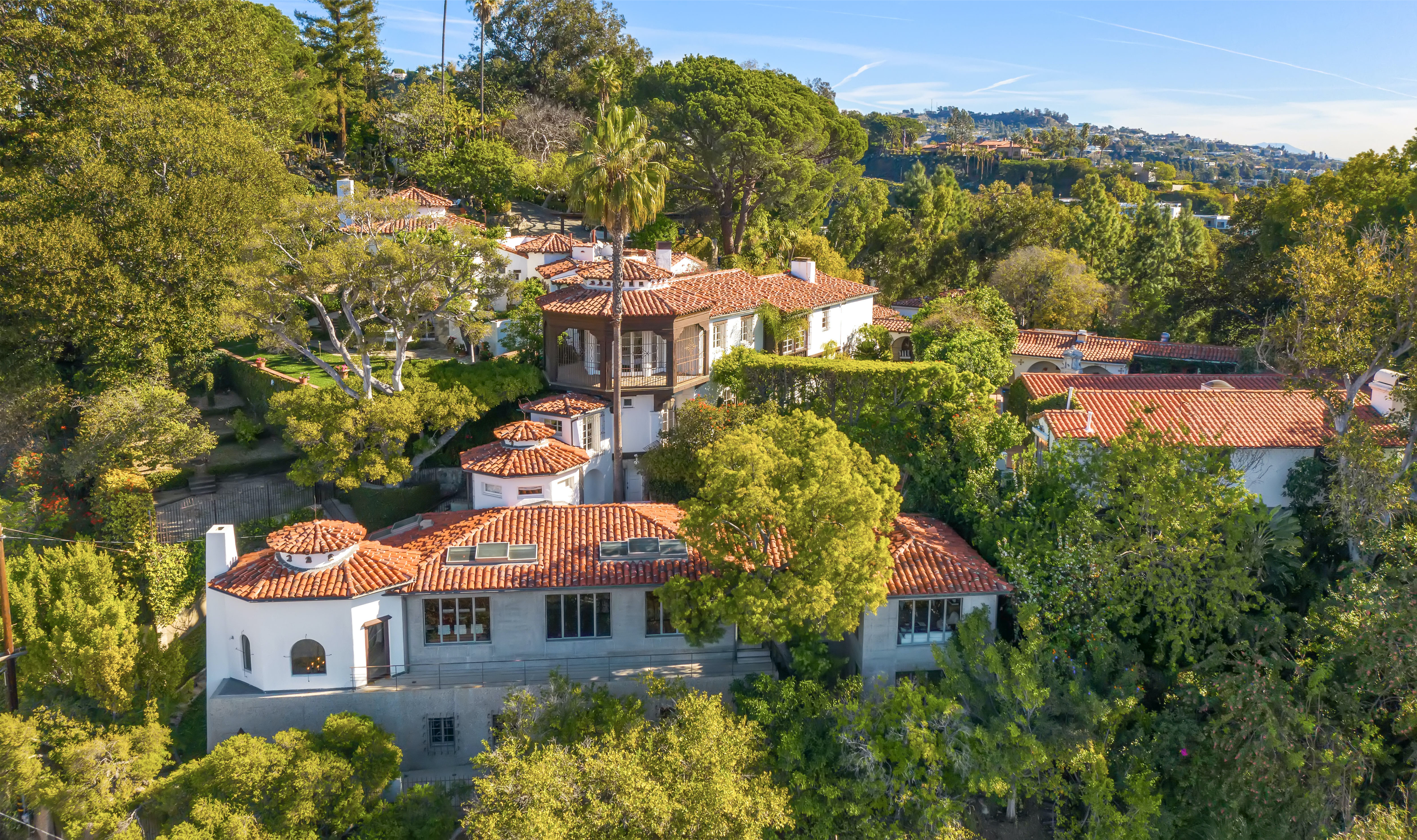 'Charlie's Angels' director McG drops $14.7 million on famed Bella Vista estate - Vimarsana News