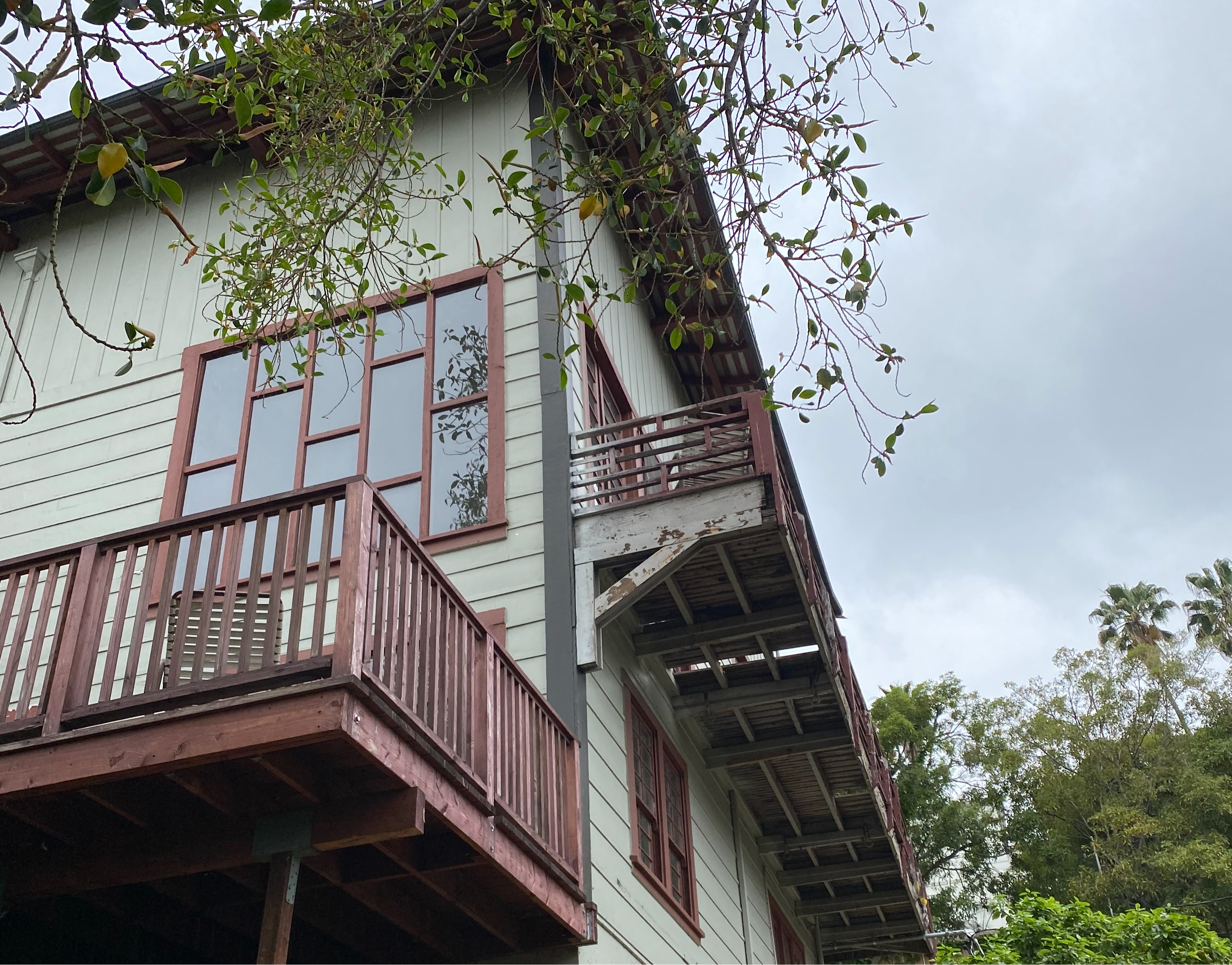 Abandoned house once rented by Kurt Cobain asks $998,000 - Vimarsana News