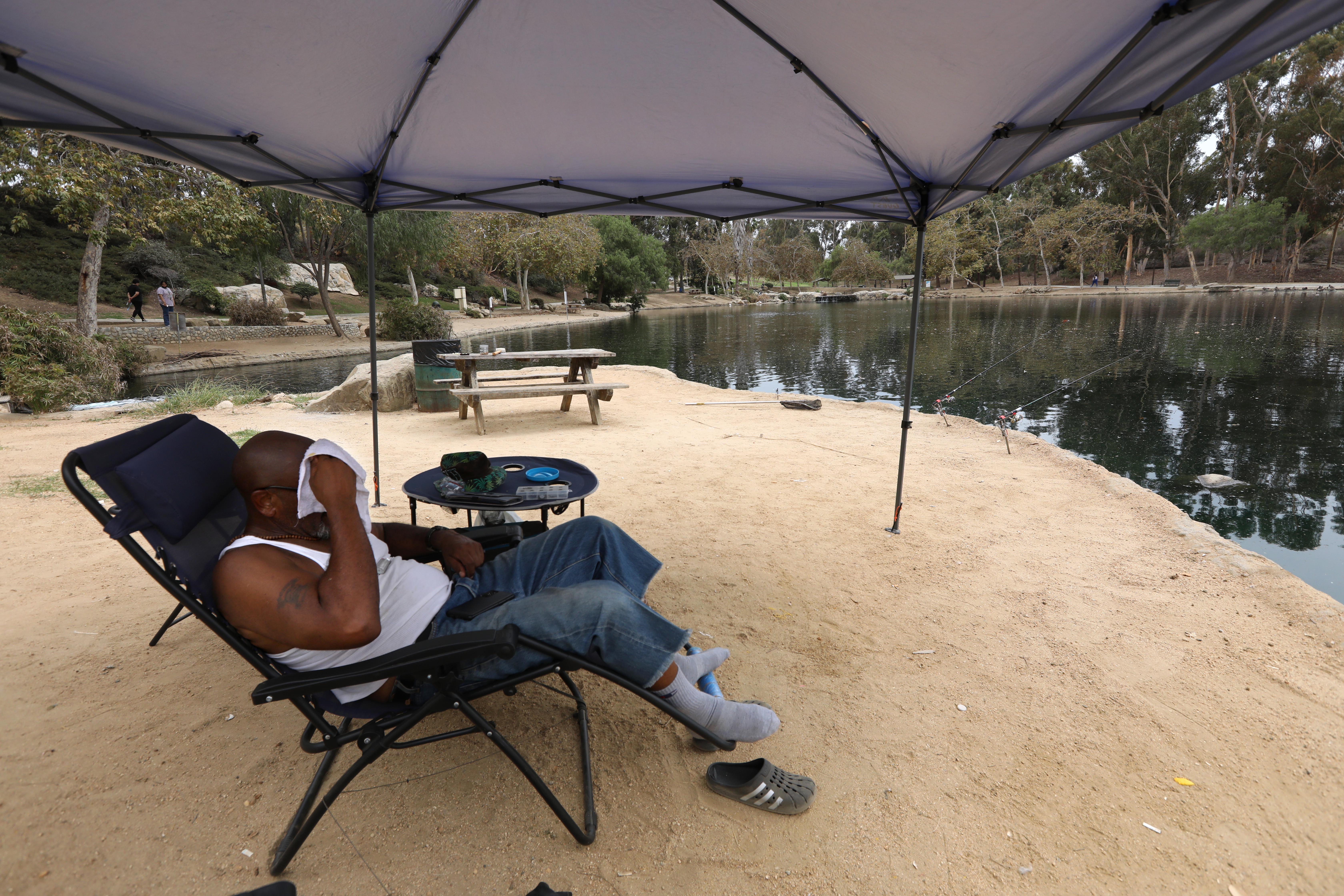 Despite heat, few people go to L.A. cooling centers. Why? - Vimarsana News