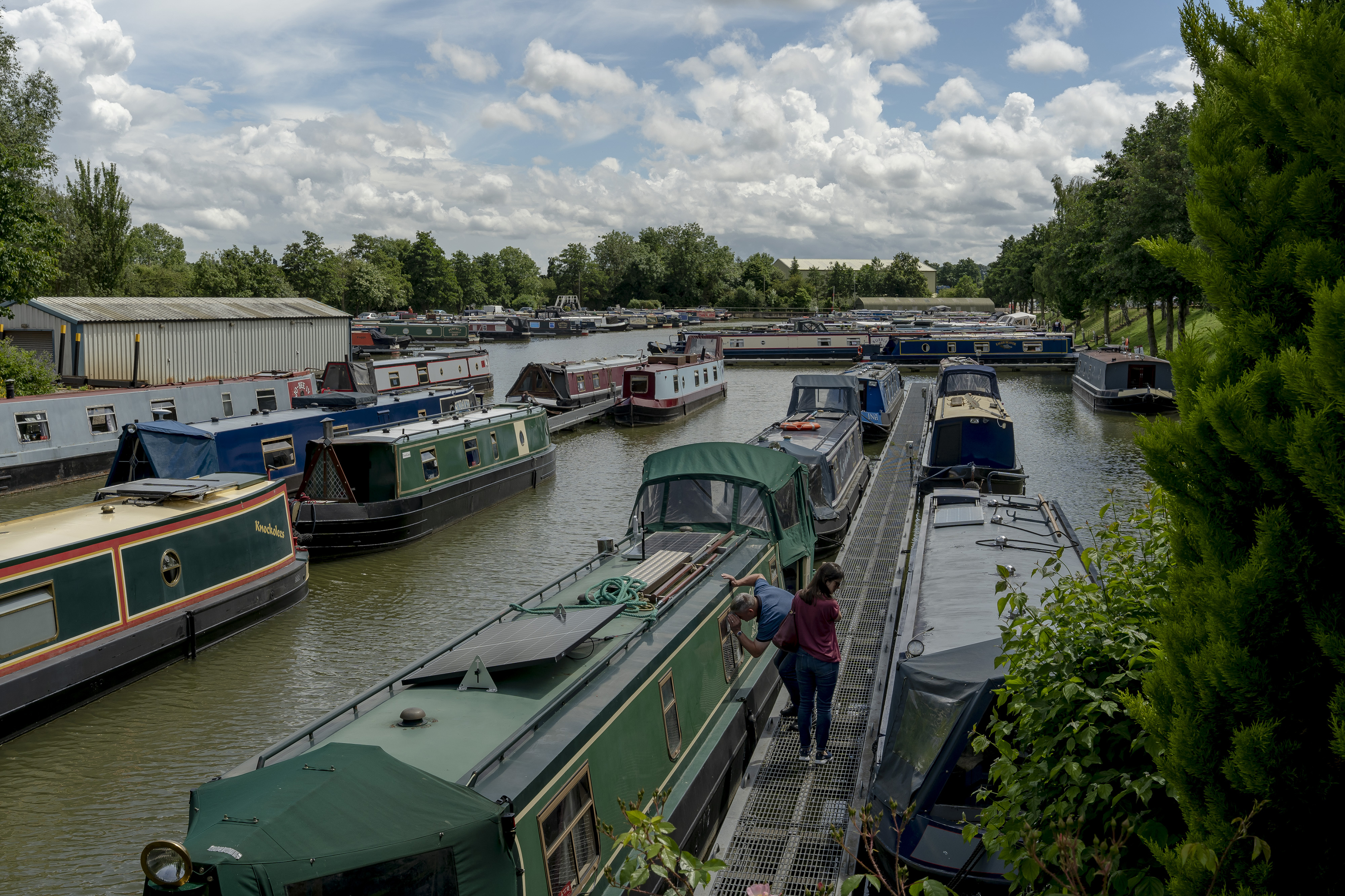 Leisure cruising on England's restored canals evolves into full-time floating lifestyle - Vimarsana News