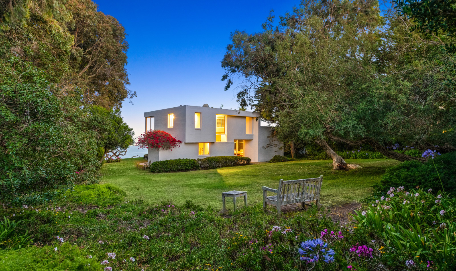 In Malibu, an actor's one-bedroom home aims for $18.45 million - Vimarsana News