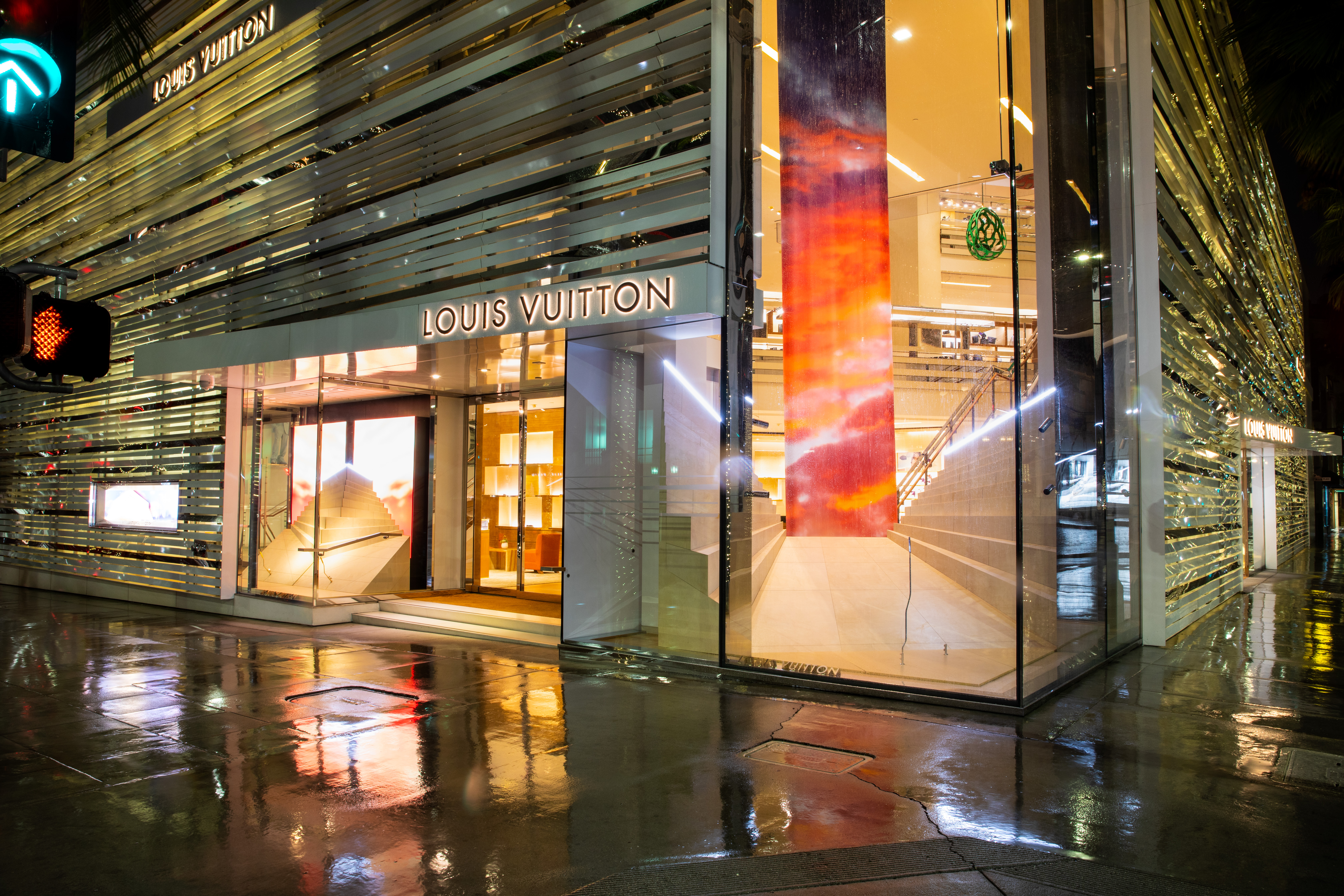 Louis Vuitton shoplifting could be charged as felony robbery - Vimarsana News