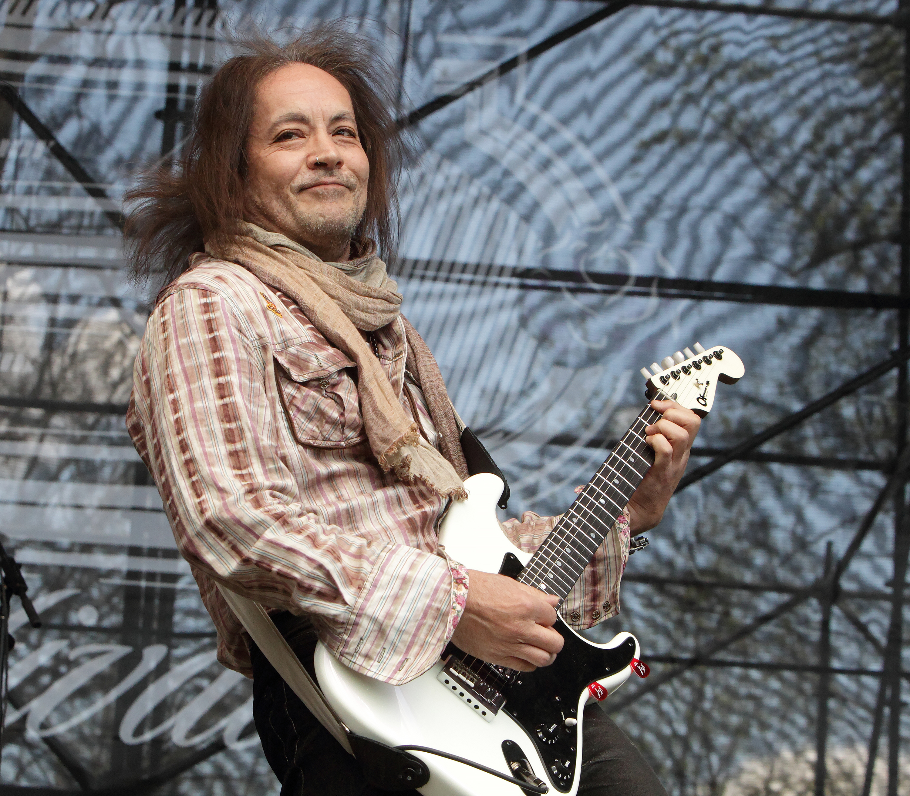 Rocker Jake E. Lee says shooter 'emptied his clip on me,' feels 'very lucky'