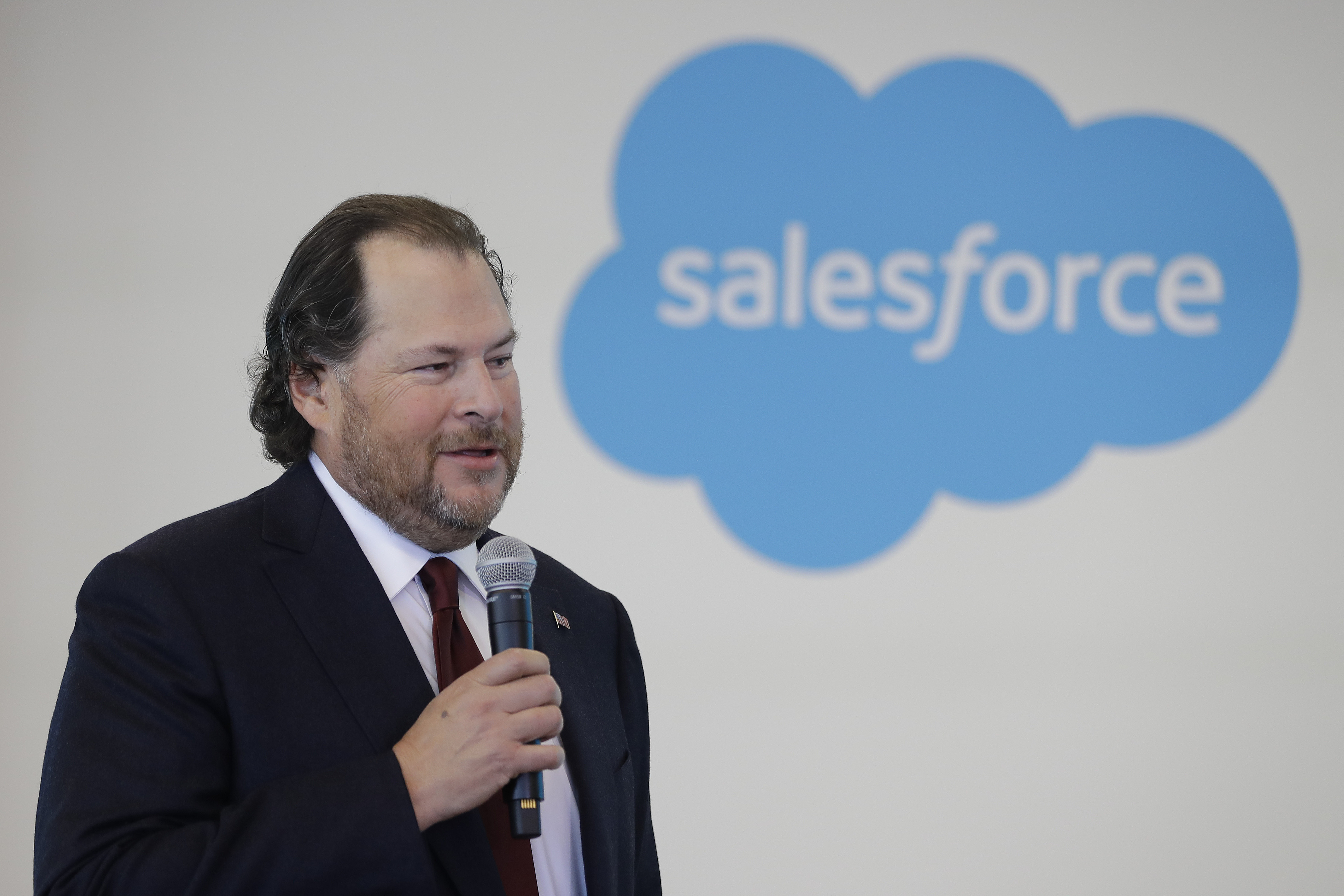 Microsoft, Salesforce battle to revitalize customer service - Vimarsana News