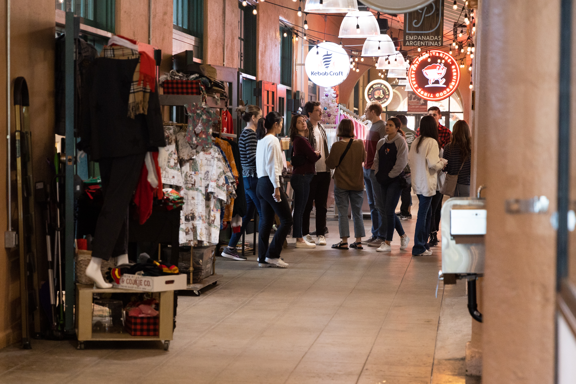 Shoppers descend on San Diego shops the day before Christmas - The San Diego Union-Tribune - Vimarsana News