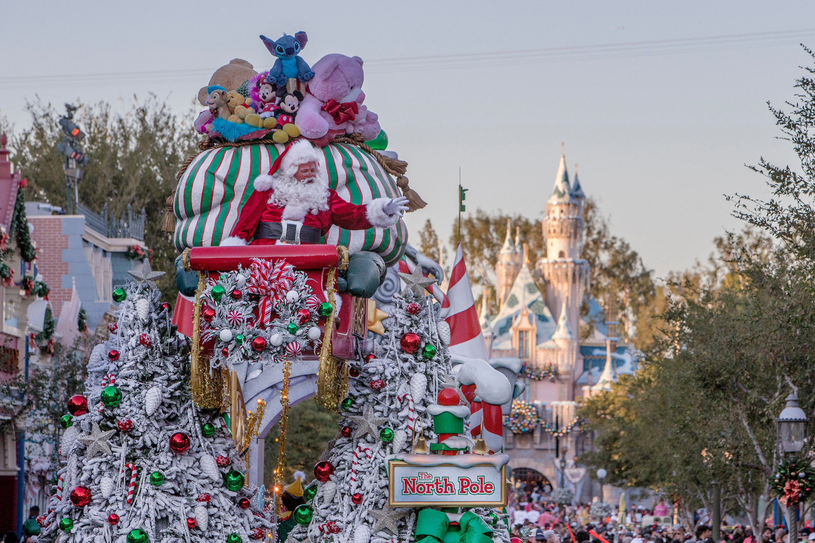 Disneyland visitors paying more for Genie+ app, data show - Vimarsana News