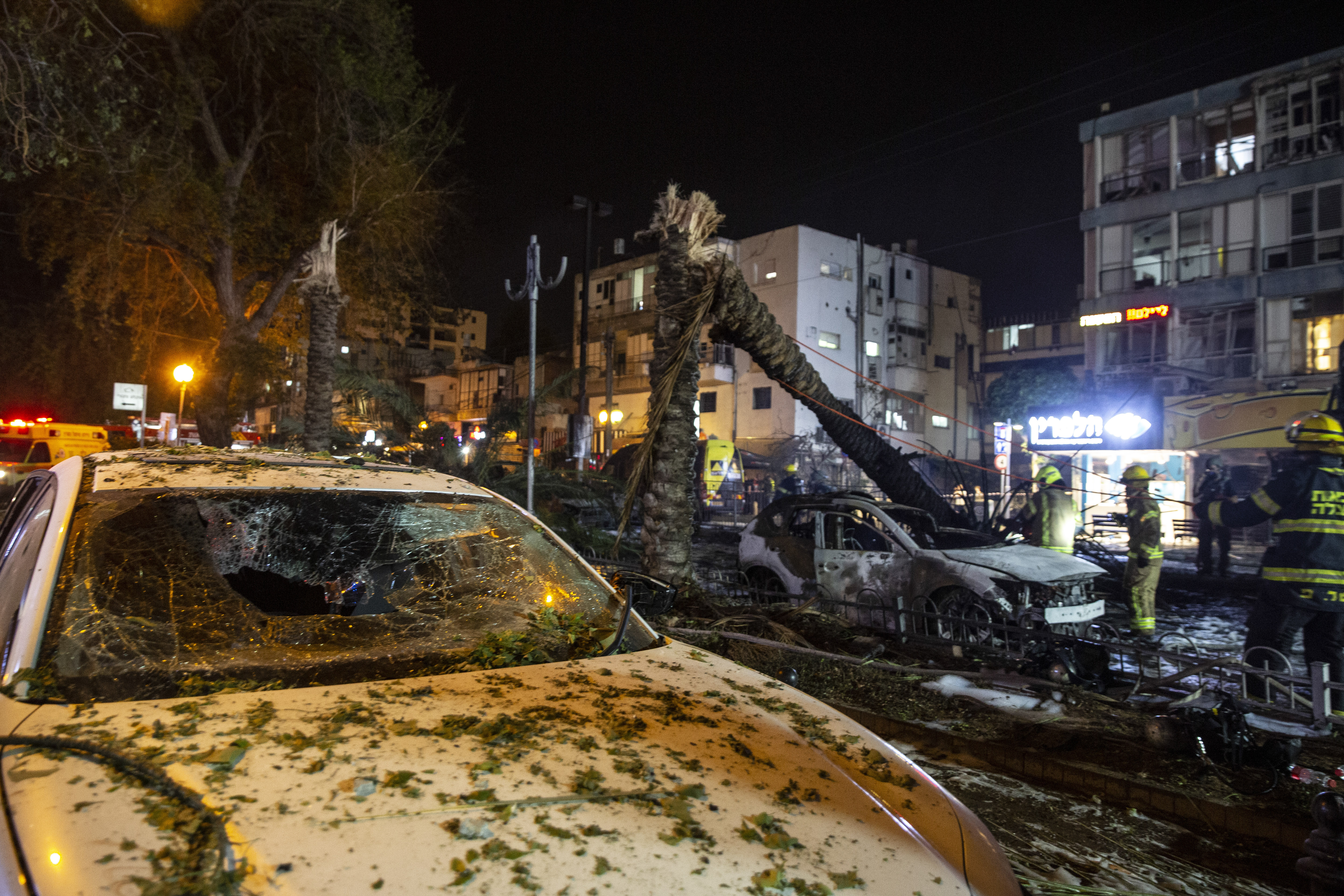 Rockets fall and a Tel Aviv family hurries to a bomb shelter - Vimarsana News