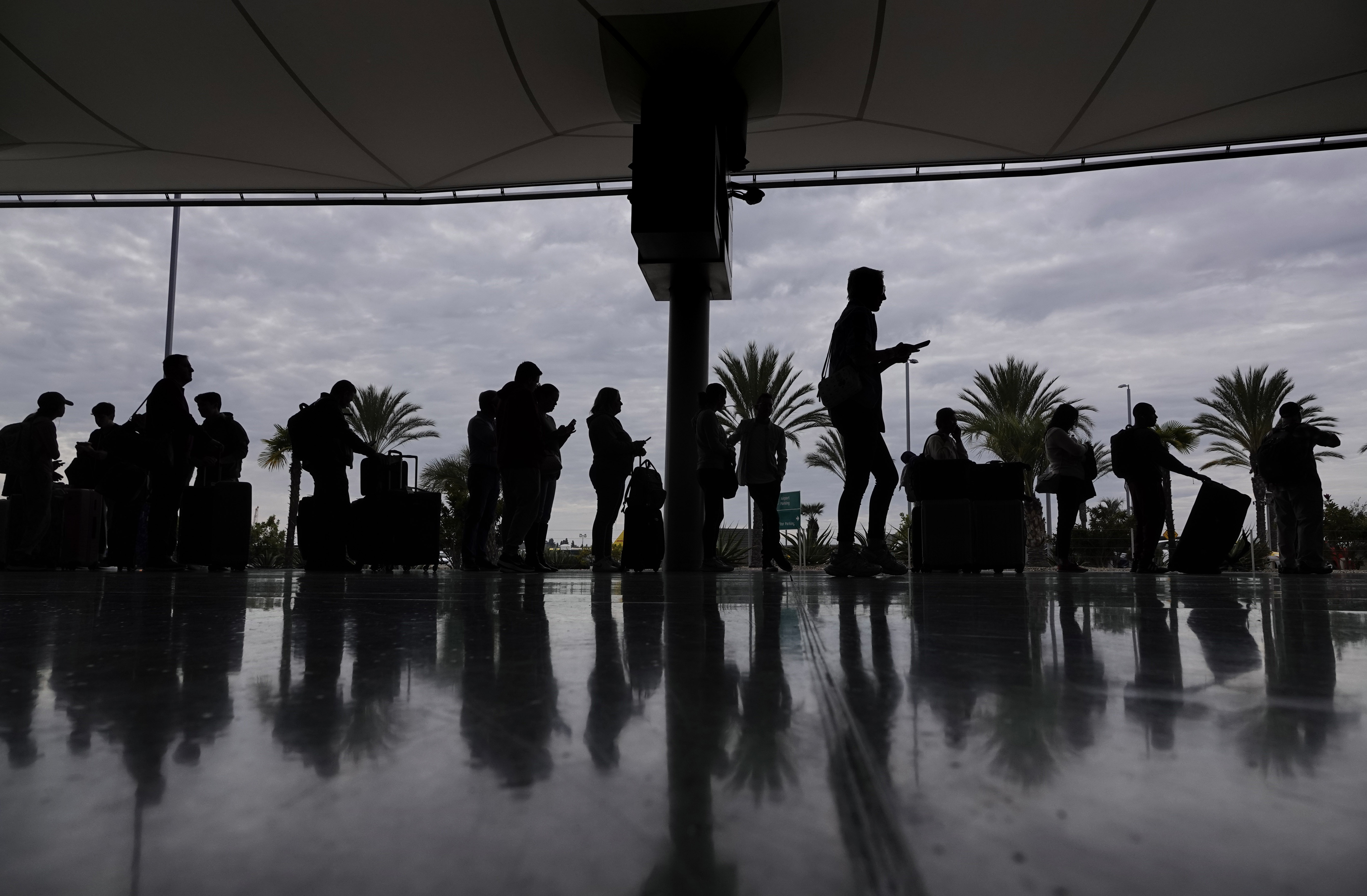Southwest strands exhausted, crying, teething travelers - The San Diego Union-Tribune - Vimarsana News