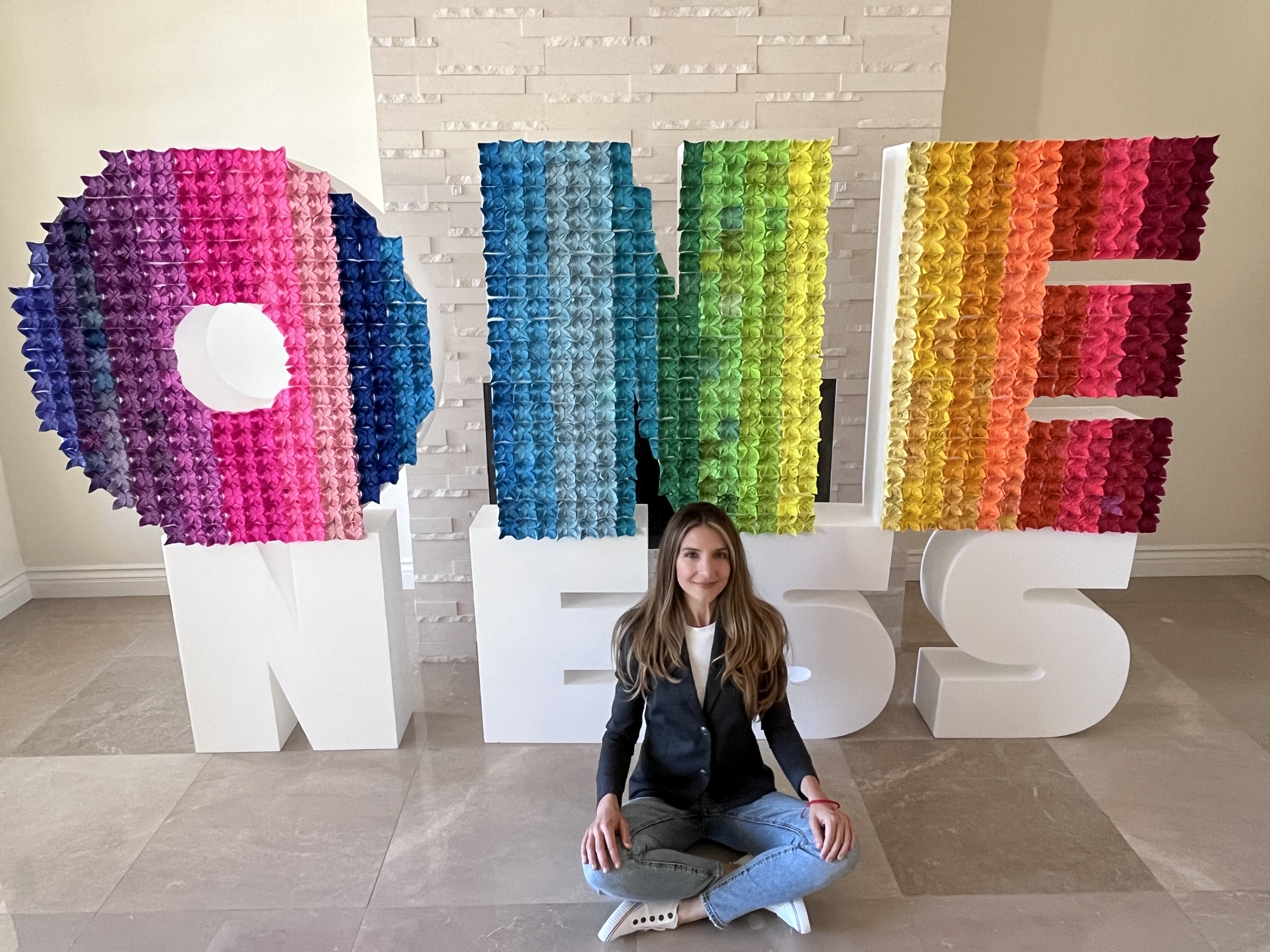 Rancho Santa Fe artist shares positive message of 'Oneness' through art - Vimarsana News