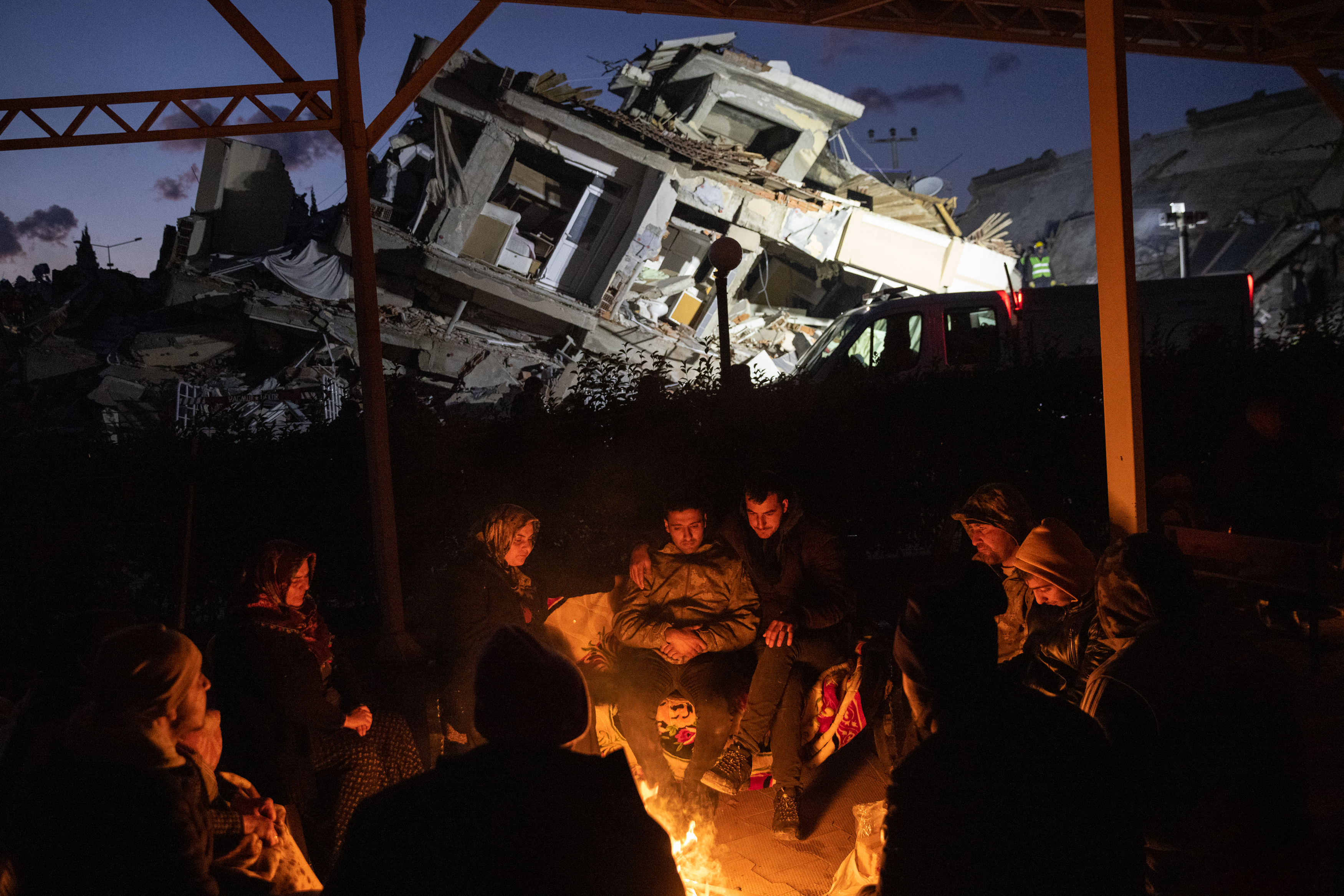 Crews search for Turkey earthquake victims as death tolls climbs - Vimarsana News