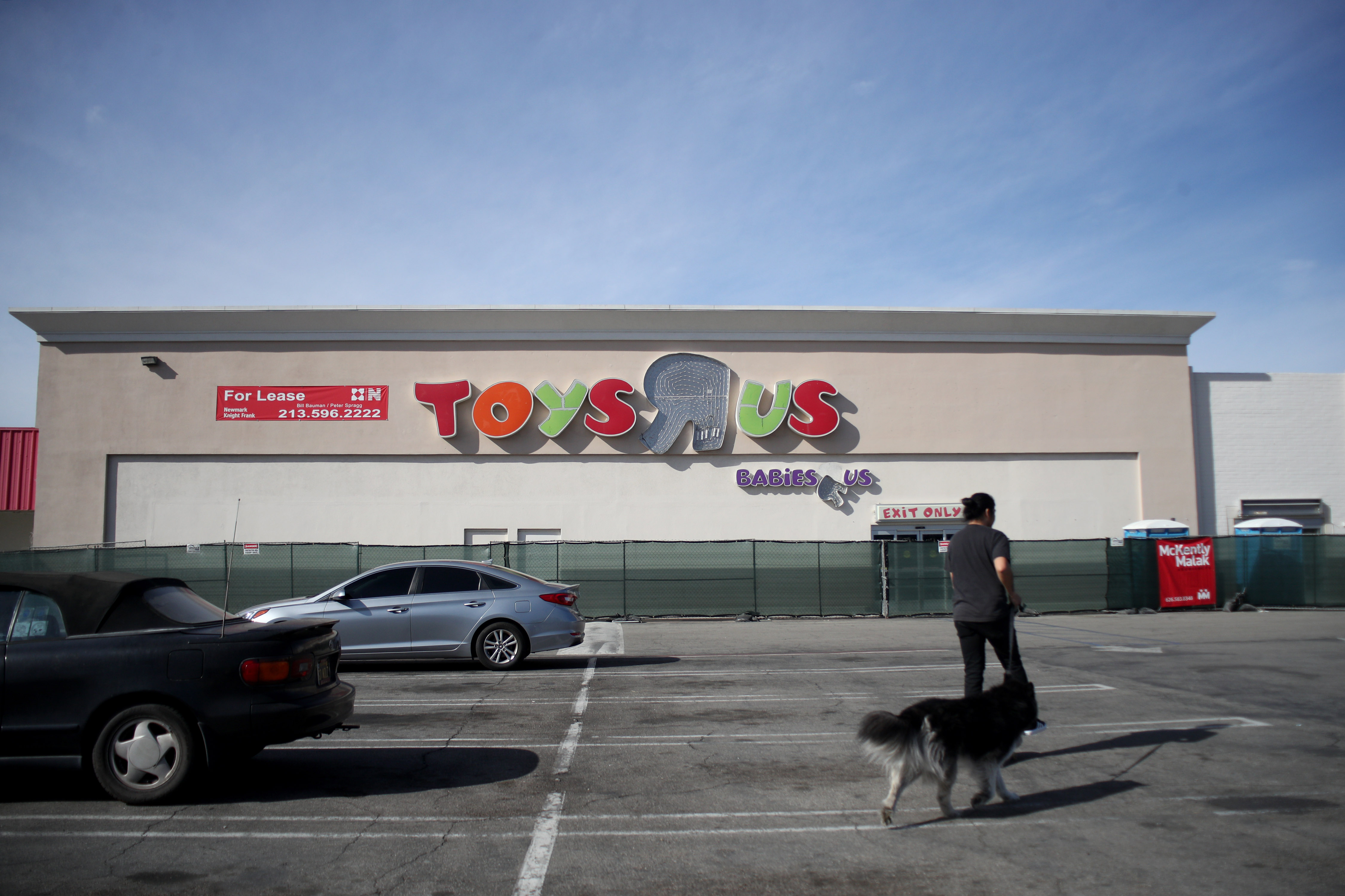 Opinion: The private equity vultures that destroyed Toys 'R' Us are coming for Simon & Schuster - Vimarsana News