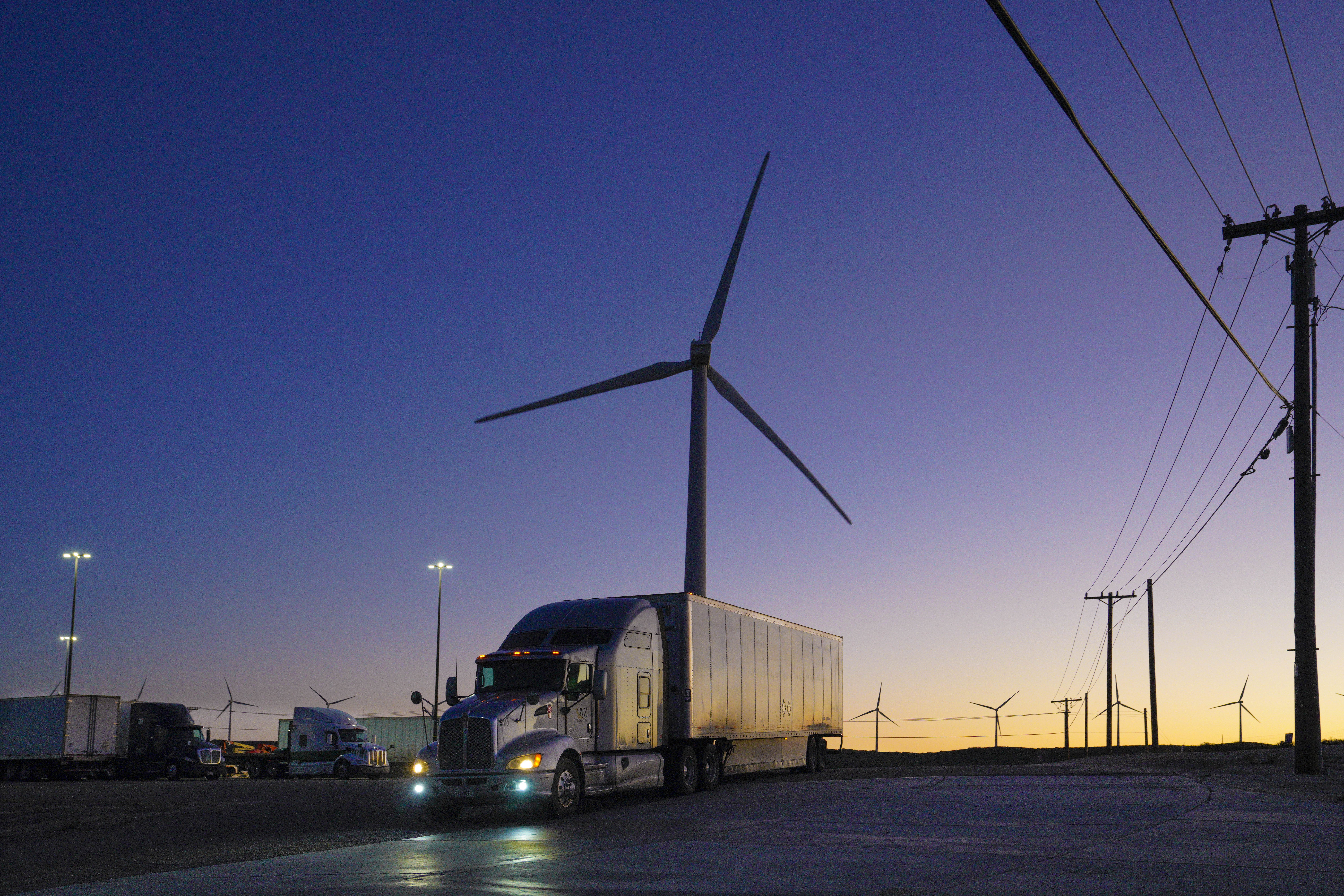 Meet the San Diego truckers who are swamped with work, thanks to supply-chain woes - Vimarsana News