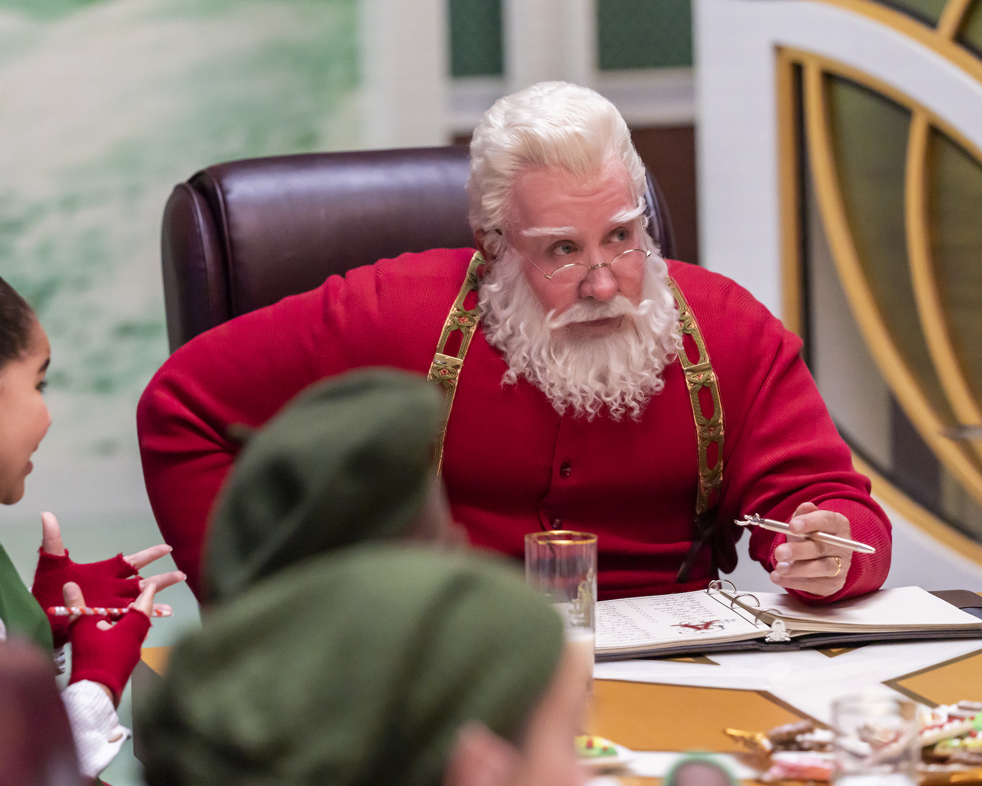 'The Santa Clauses' (warmly) critiques franchise's own flaws - Vimarsana News
