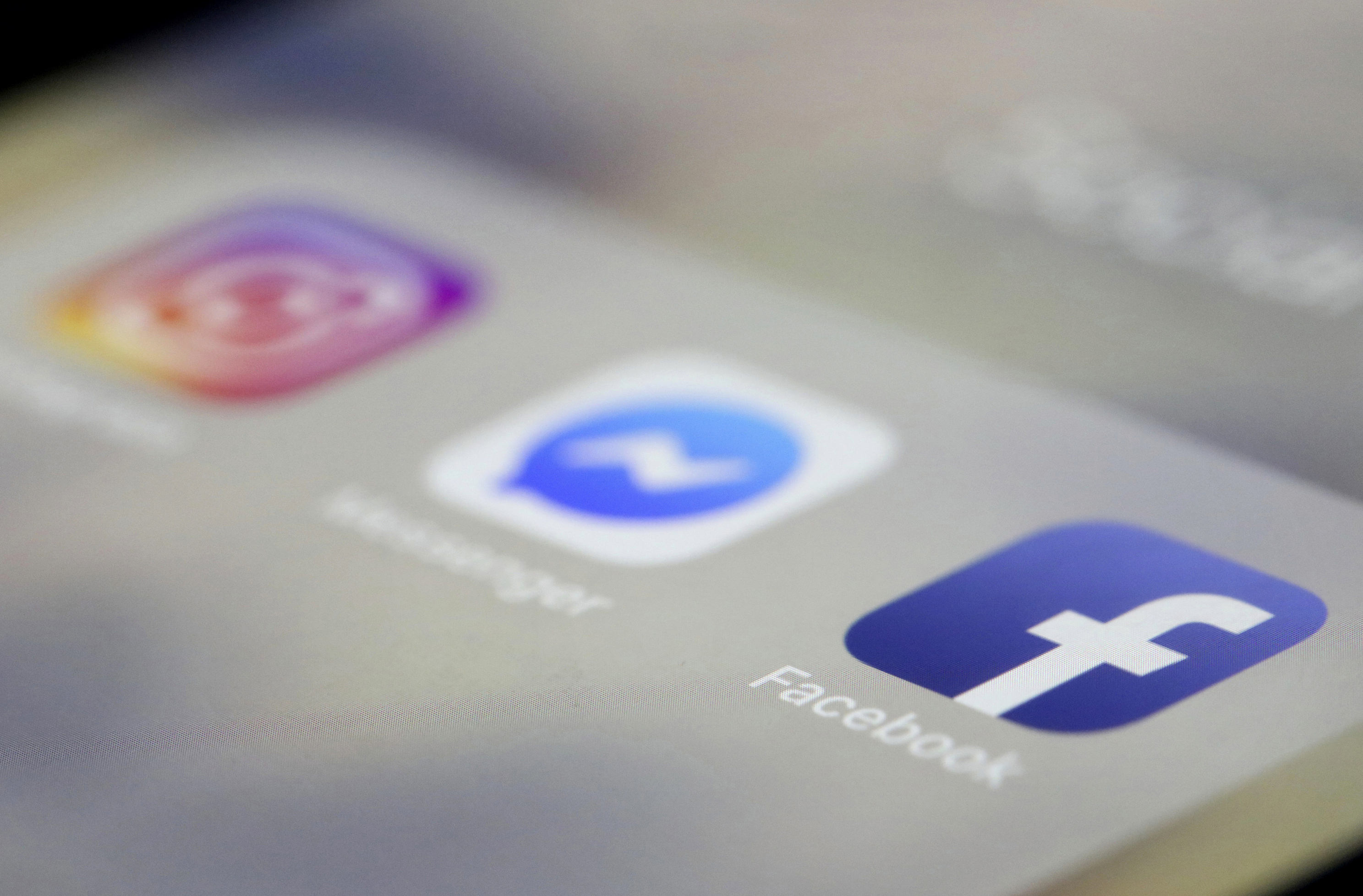 California lawmakers pass new social media protections for minors - Vimarsana News