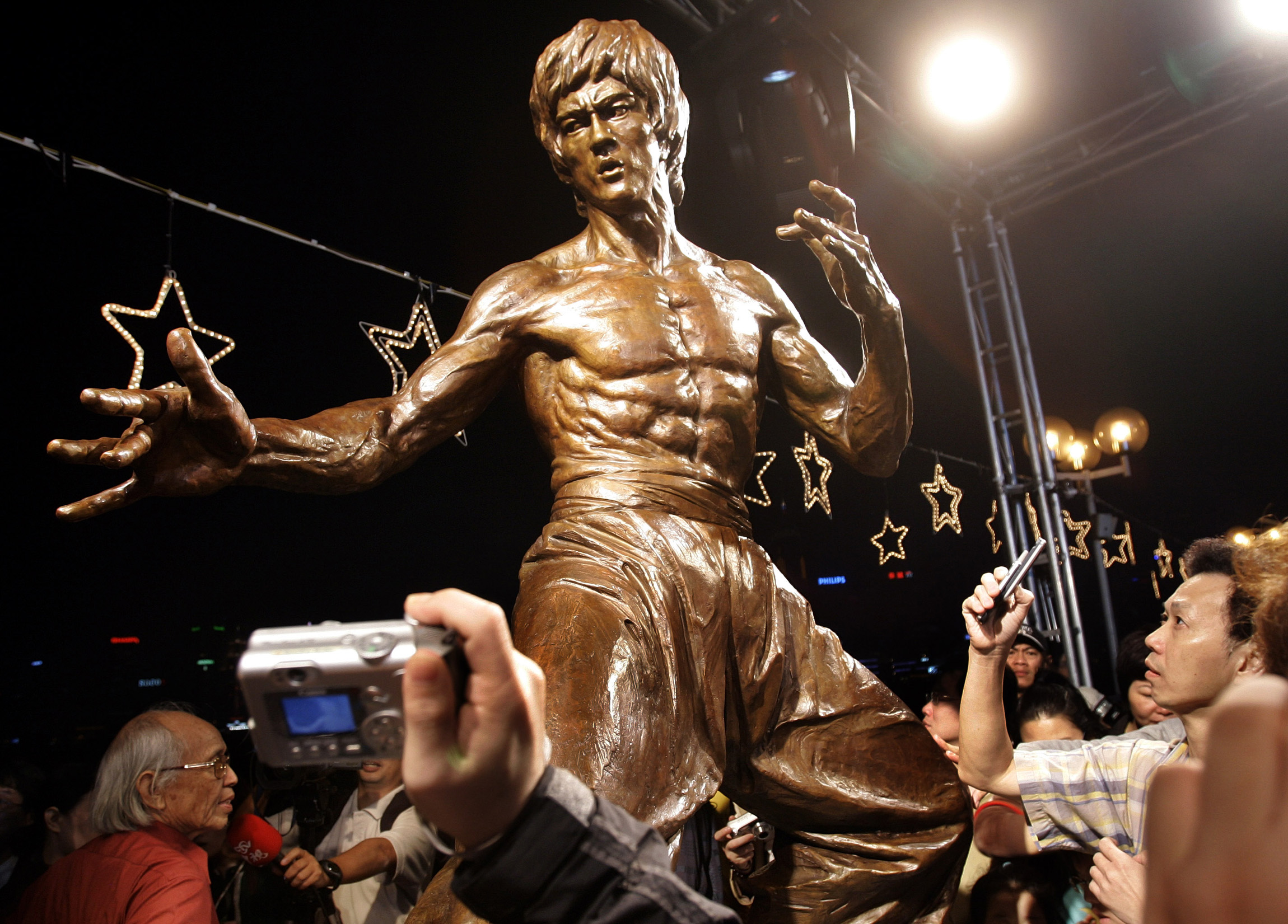Kidney specialists revisit Bruce Lee's cause of death - Vimarsana News