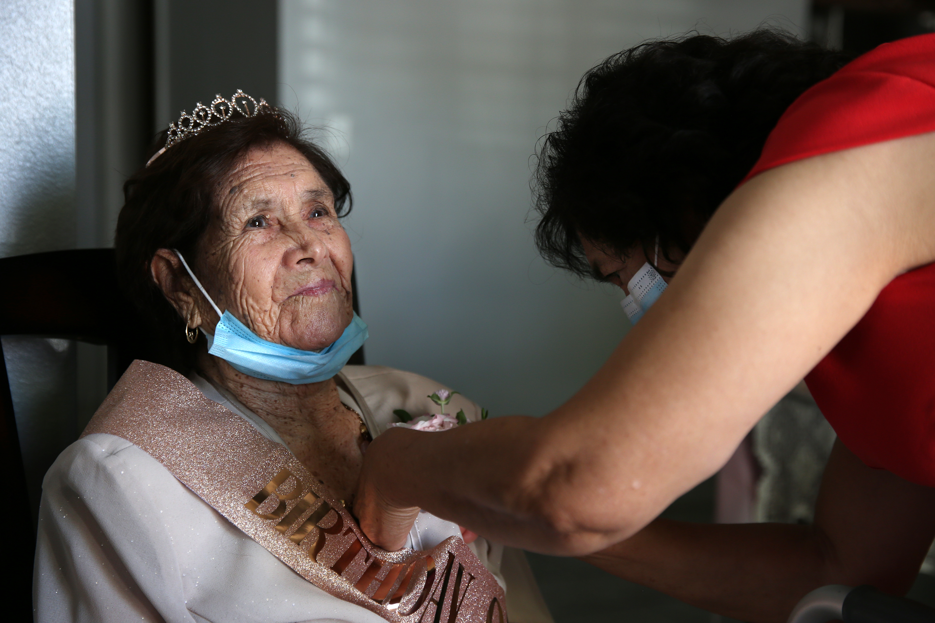 An East L.A. abuelita celebrates her 100th birthday - Vimarsana News