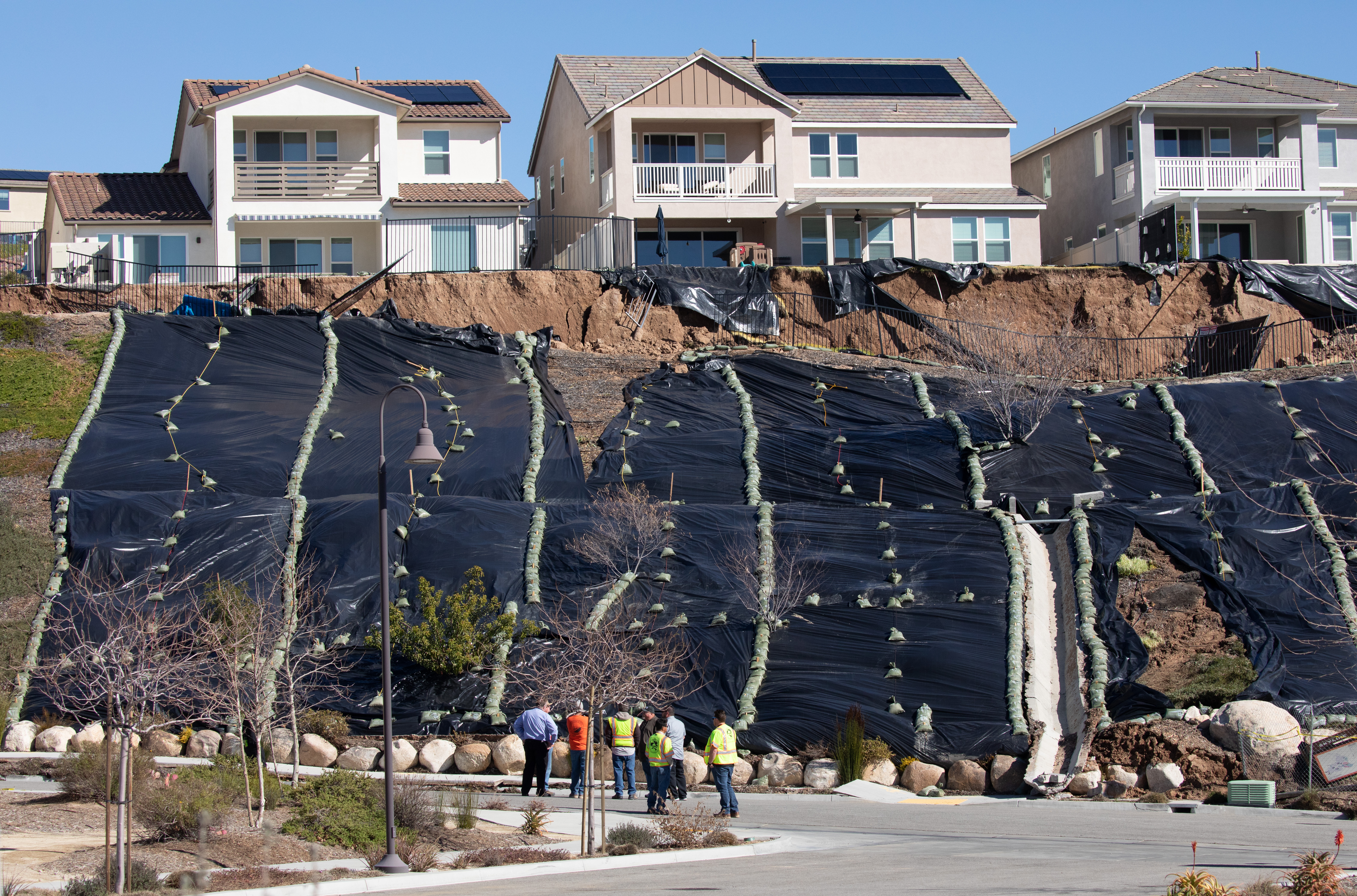 Santa Clarita landslide damages six homes, forces evacuations - Vimarsana News